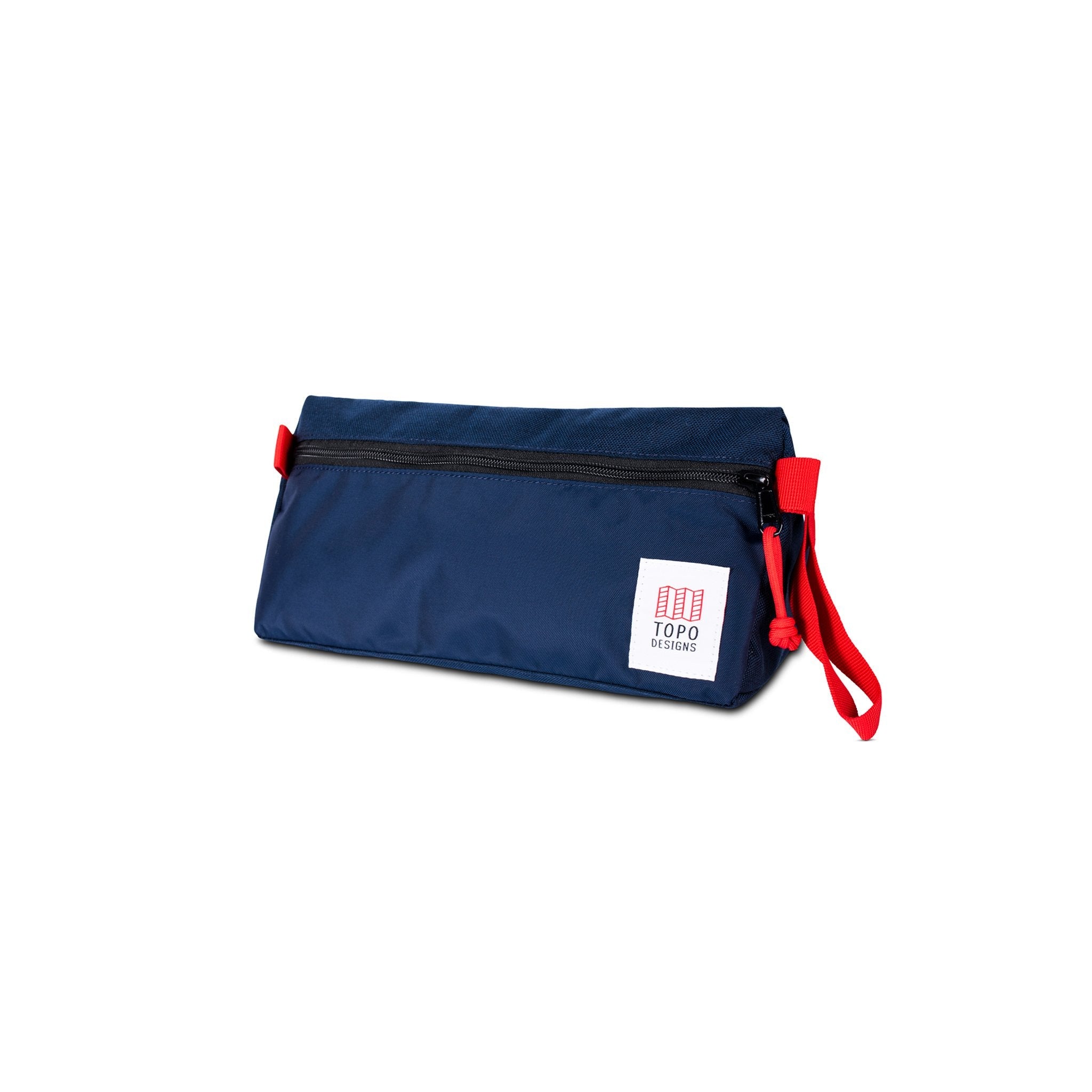 3/4 Vorderseite Produktfoto von Topo Designs Dopp Kit in "Navy - Recycled" blau.