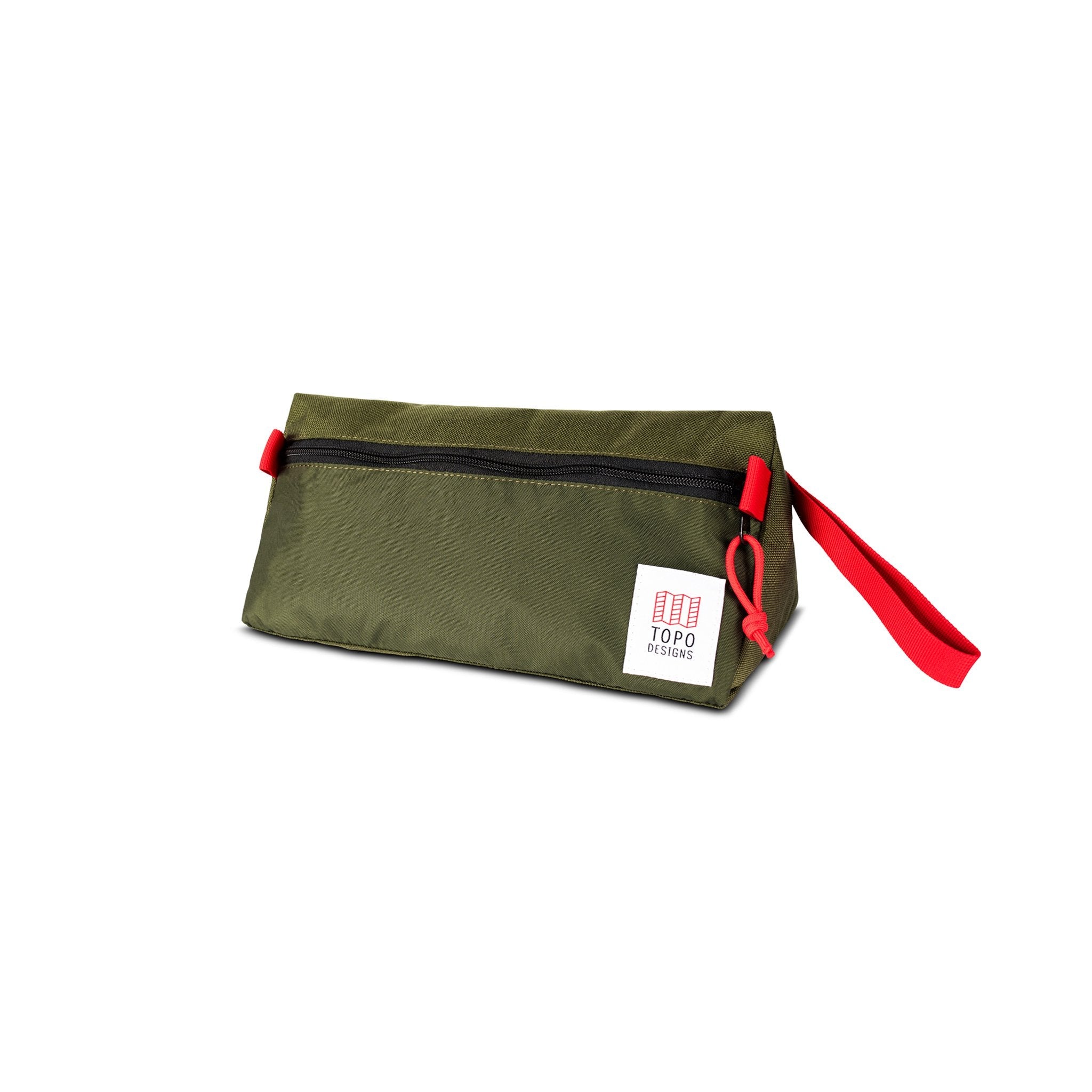 3/4 Vorderseite Produktfoto von Topo Designs Dopp Kit in "Olive" grün.