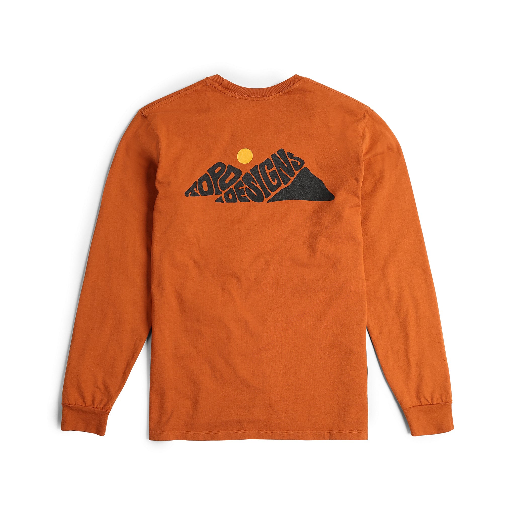 Rugged Peaks Langarm-Grafik-Tee in "Lehm"