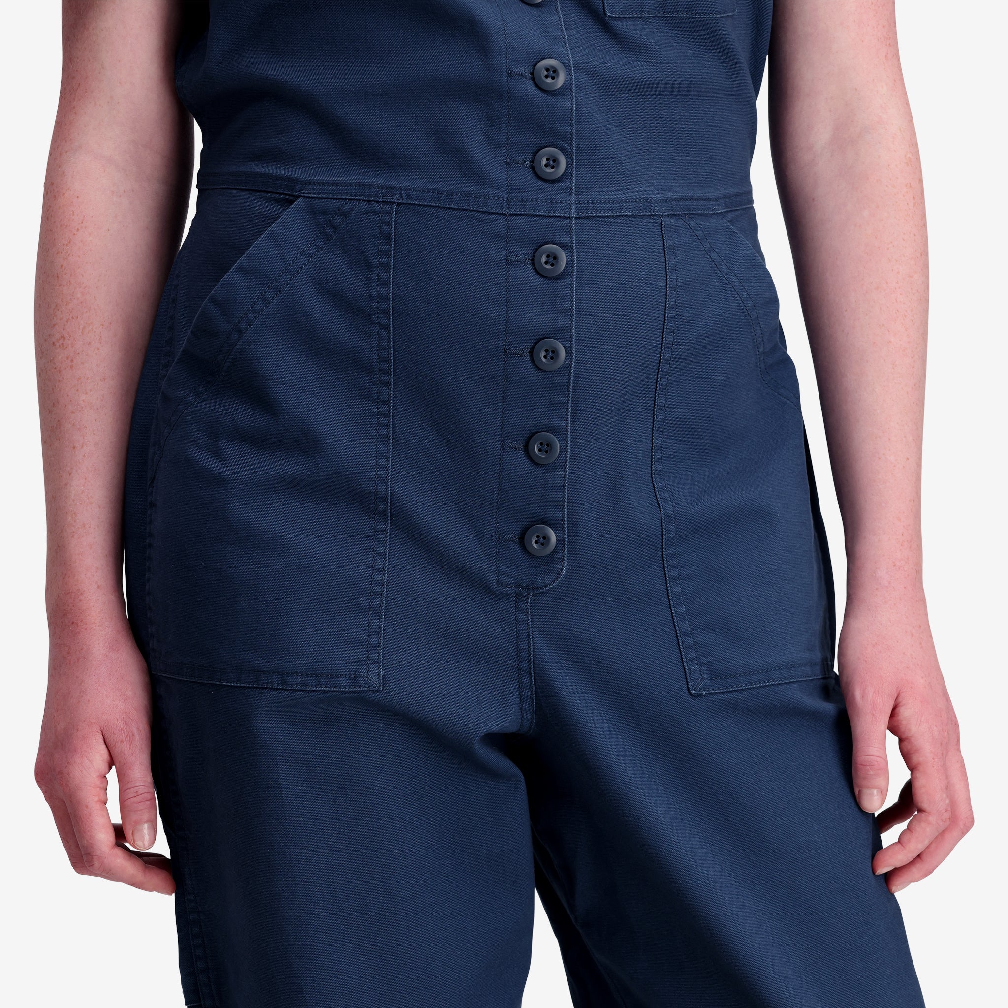 Gesamtansicht des Dirt Coverall W in "Dark Denim".