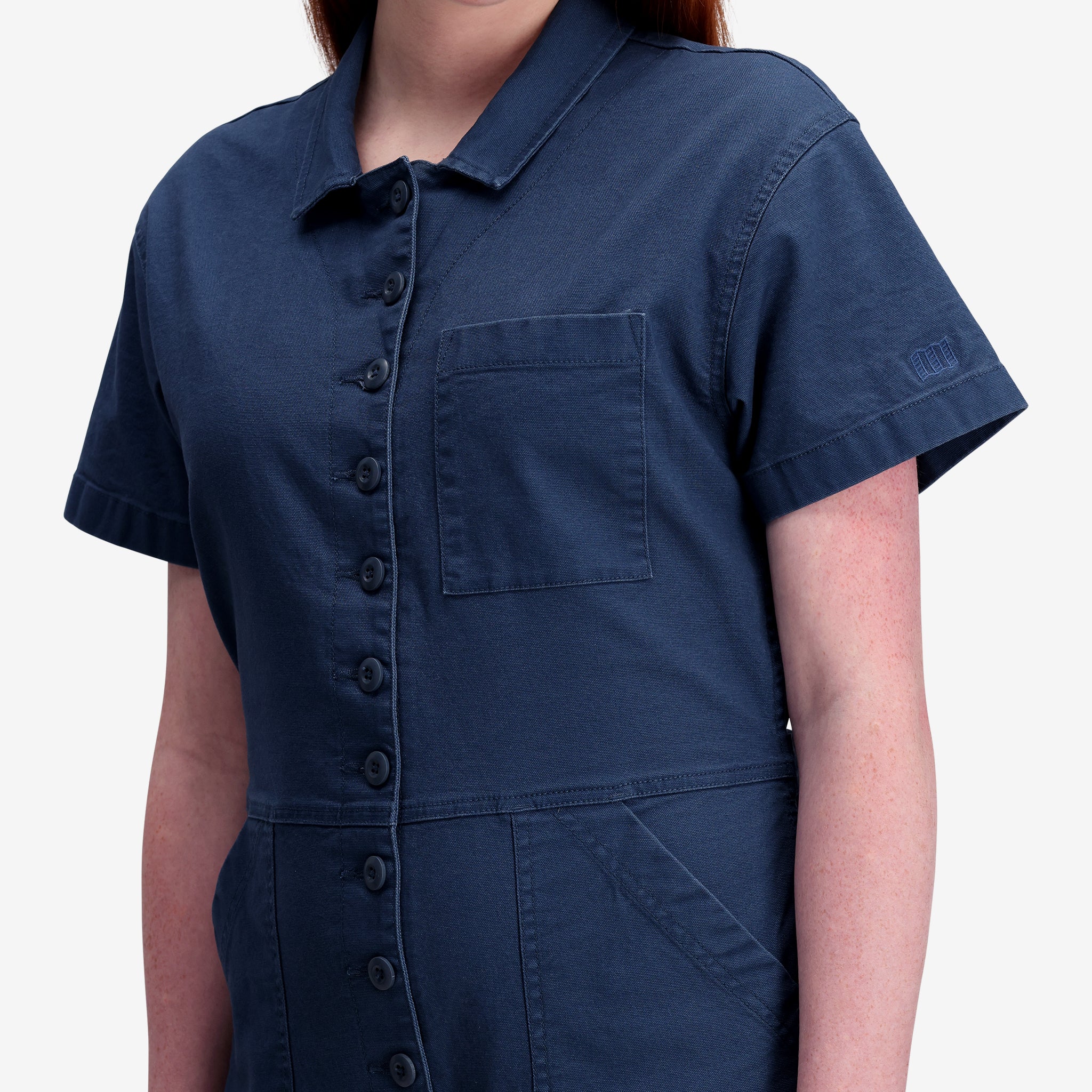 Gesamtansicht des Dirt Coverall W in "Dark Denim".