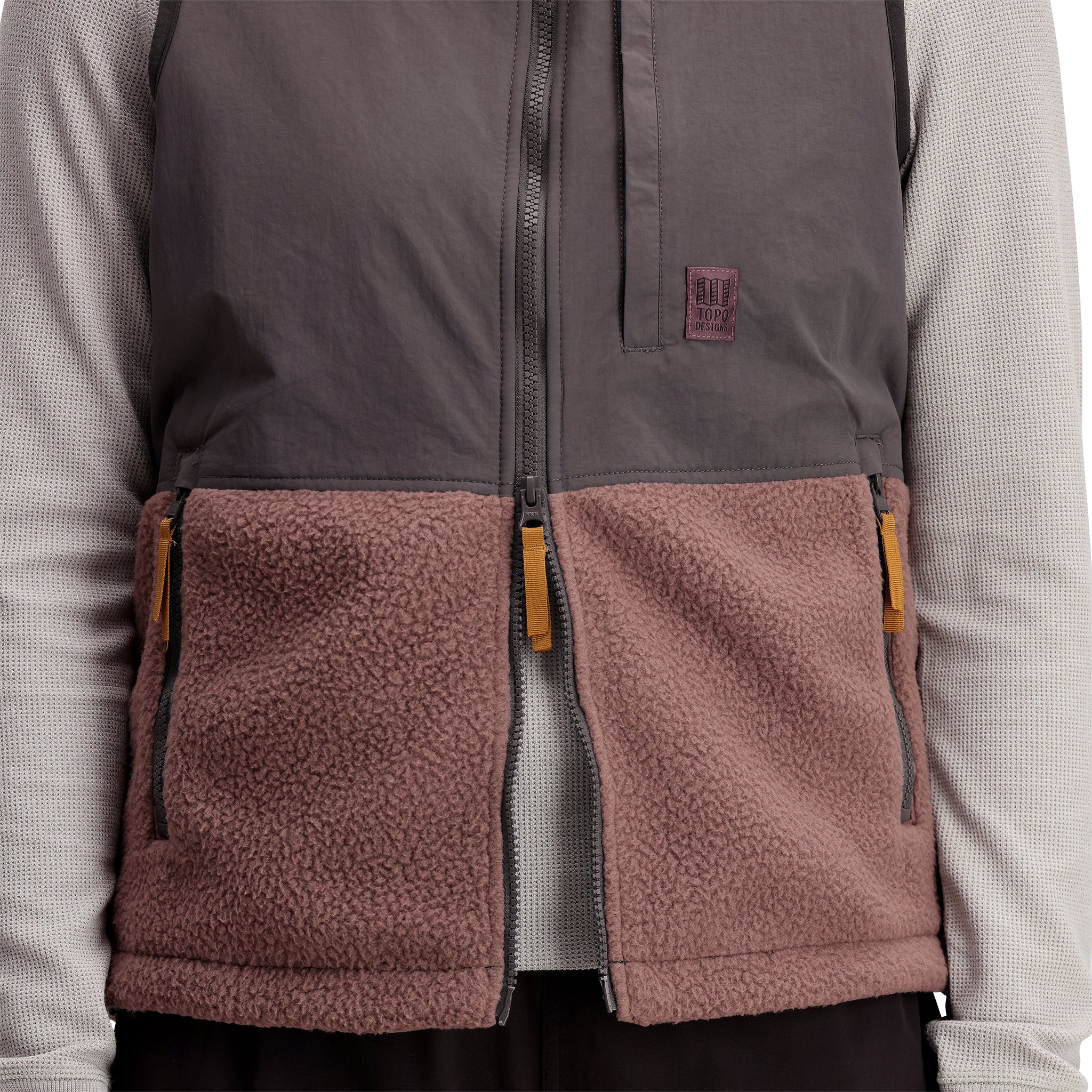 Gesamtansicht der Damen Subalpine Fleece Vest in "Peppercorn / Charcoal".