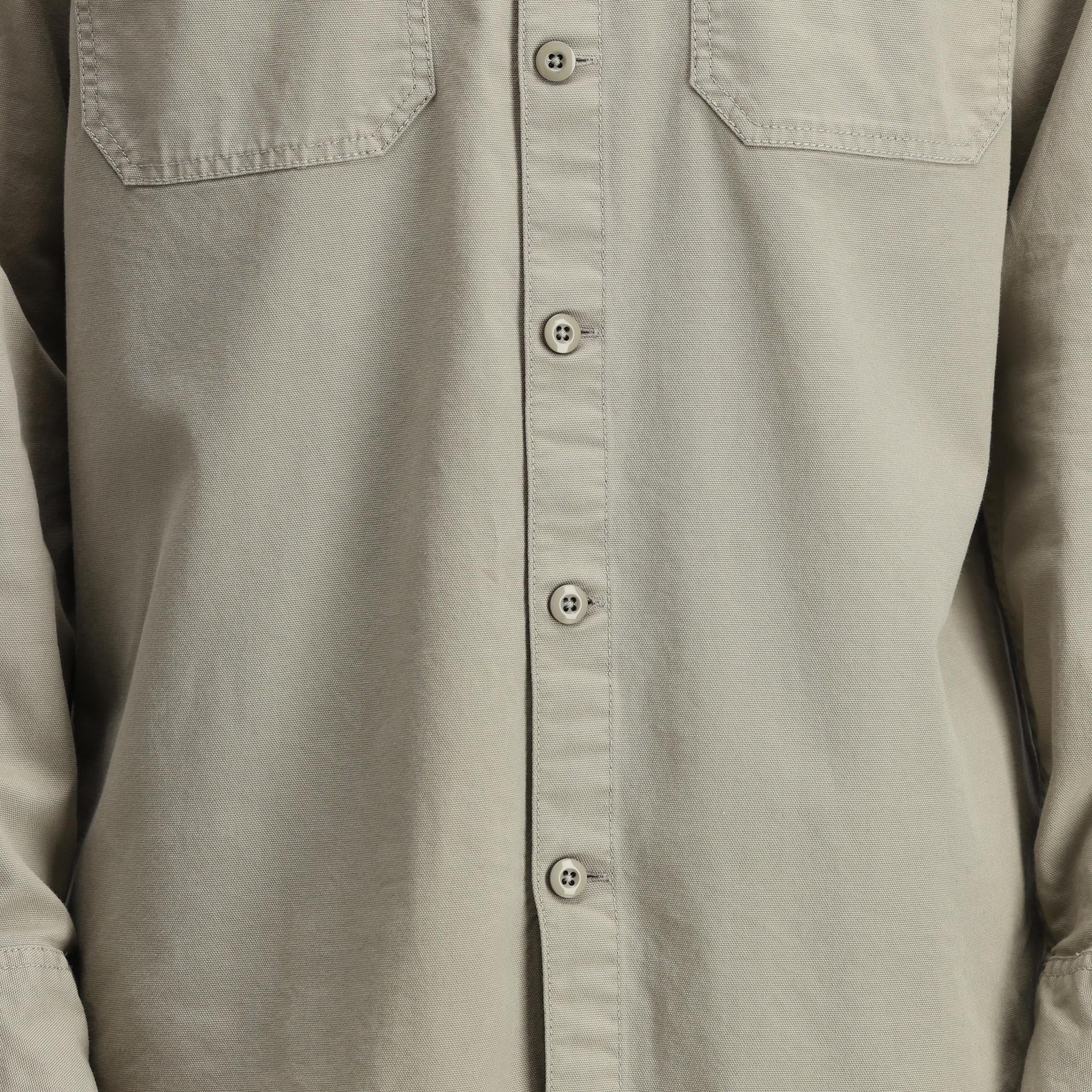 Detailaufnahme des Topo Designs Dirt Overshirt - Herren  in "Dried Sage"