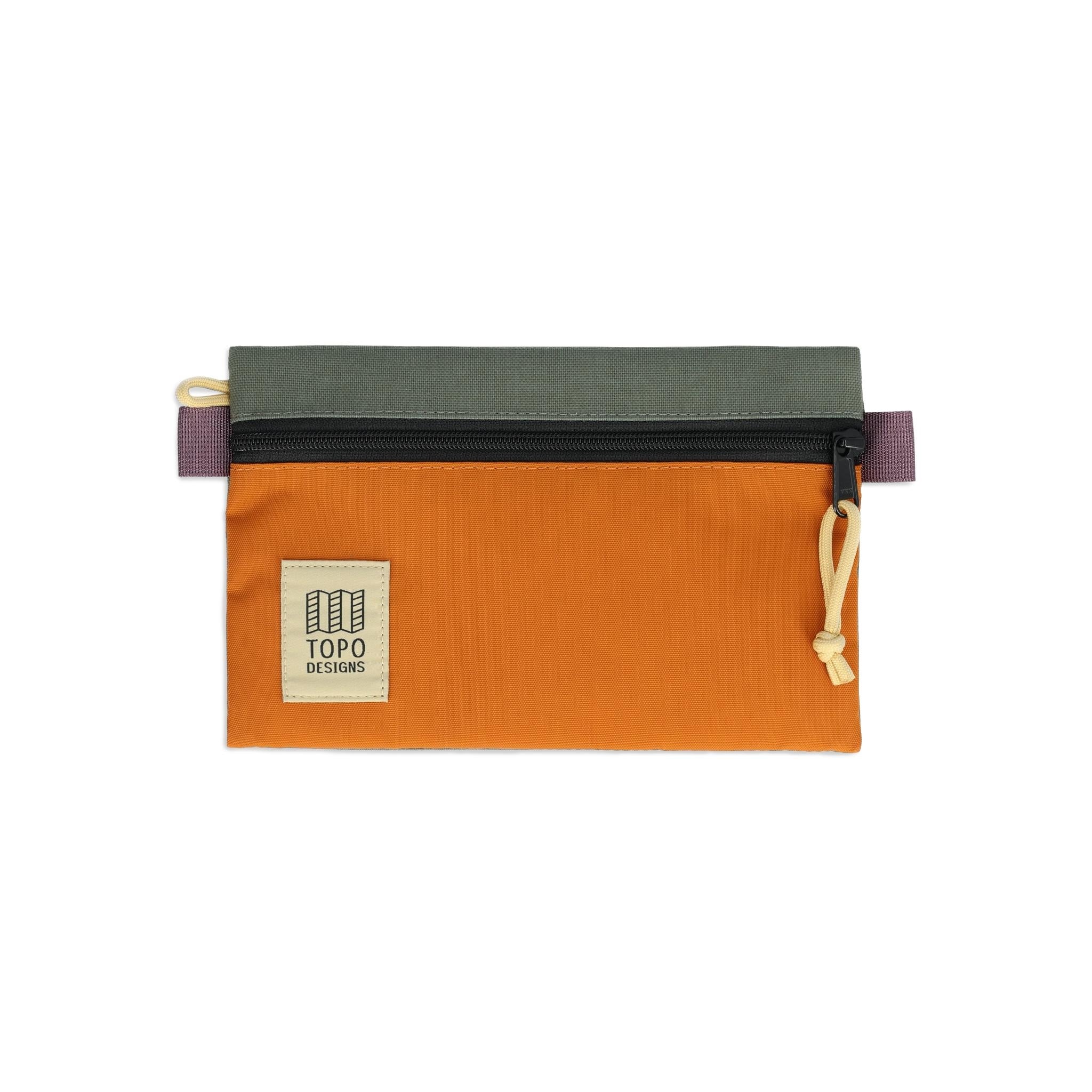 Frontansicht der Topo Designs Accessory Bags in "Small" "Beetle / Spice"