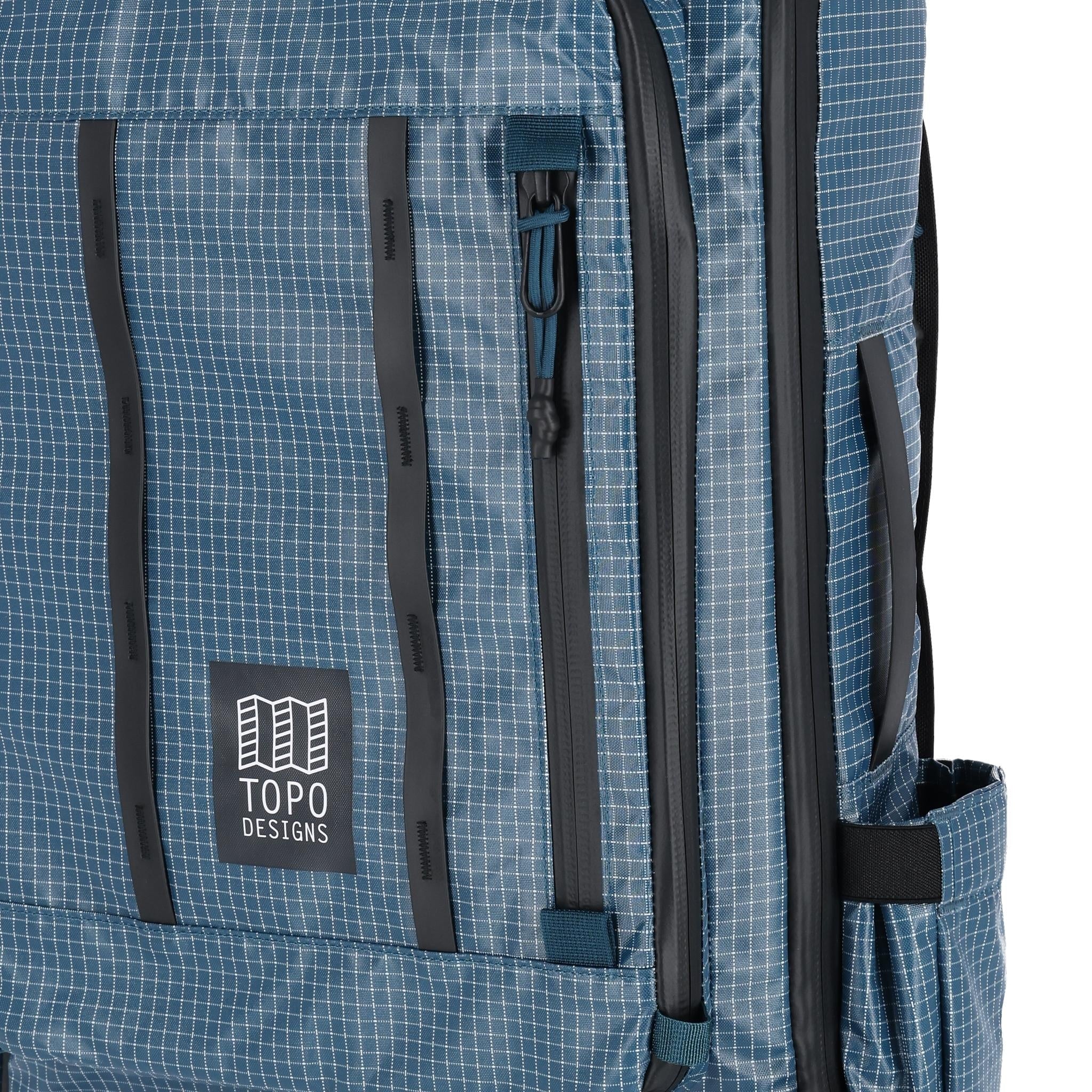 Detailaufnahme der Topo Designs Apex Reisetasche 30L in "Pond Blue"