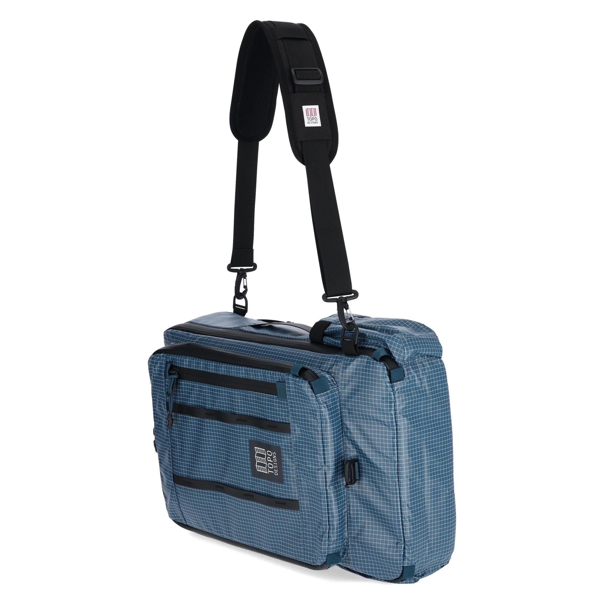 Detailaufnahme der Topo Designs Apex Reisetasche 30L in "Pond Blue"