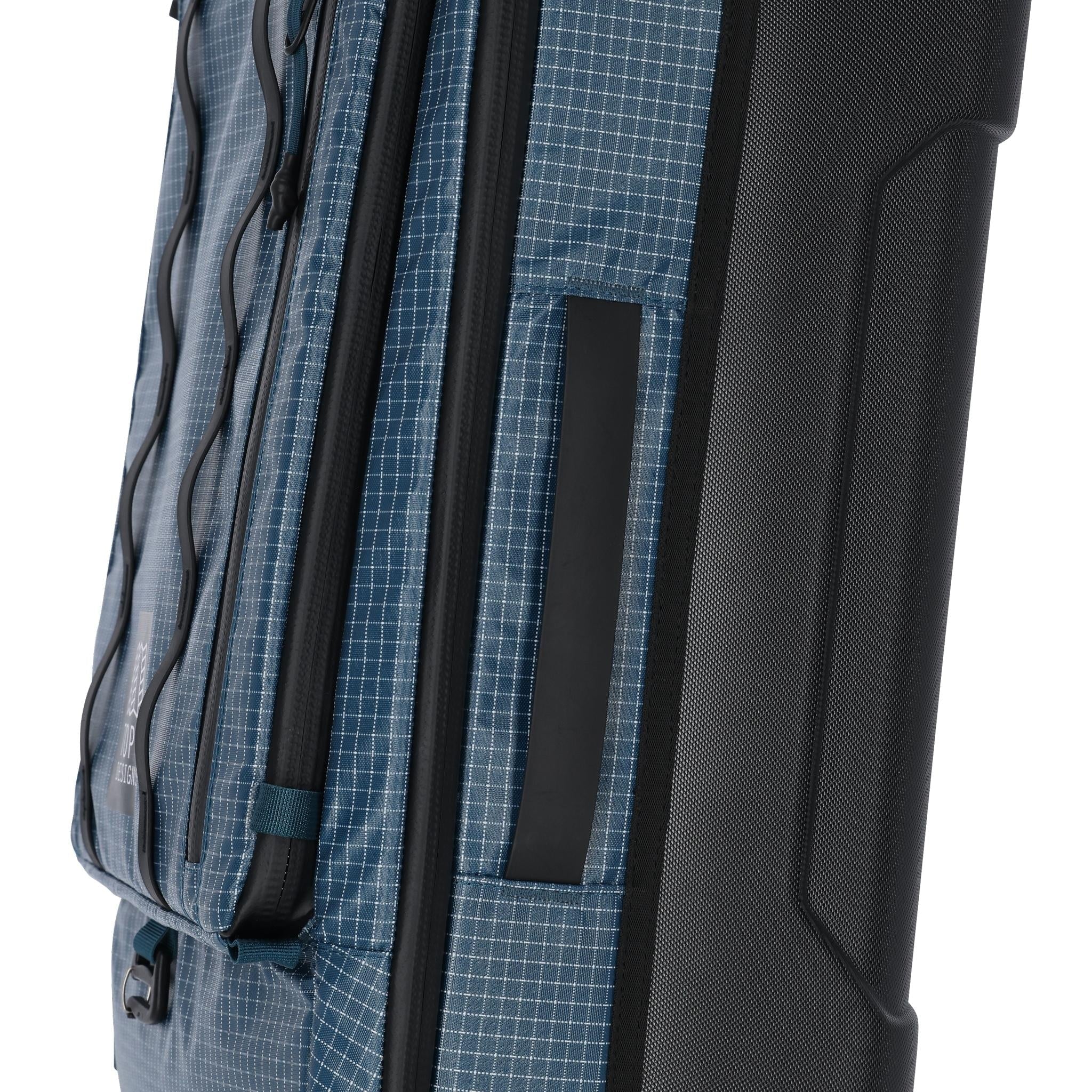 Detailaufnahme der Topo Designs Apex Travel Roller Bag in "Pond Blue"