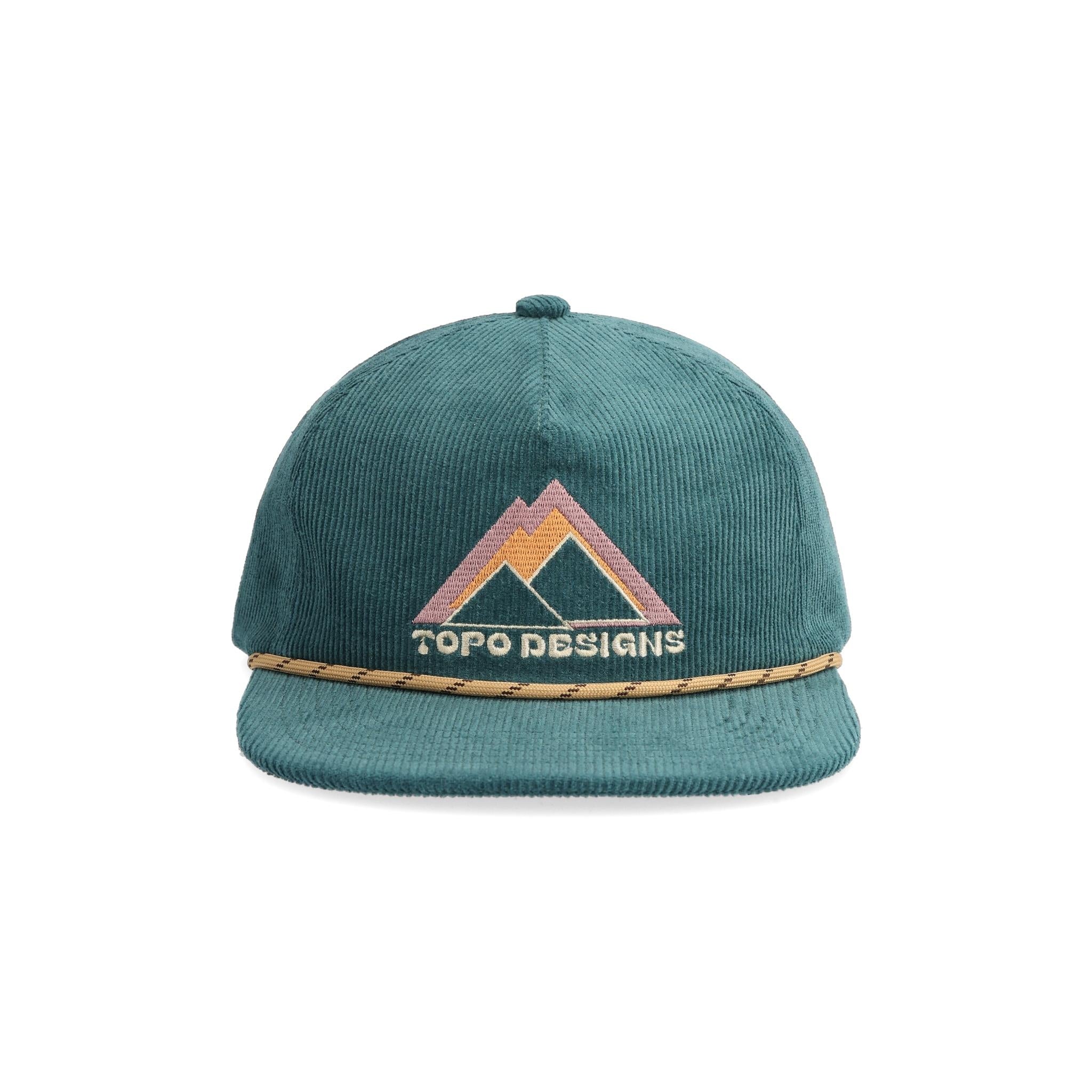 Frontansicht der Topo Designs Cord Trucker Hat - Peak Shadow in "Sea Pine"