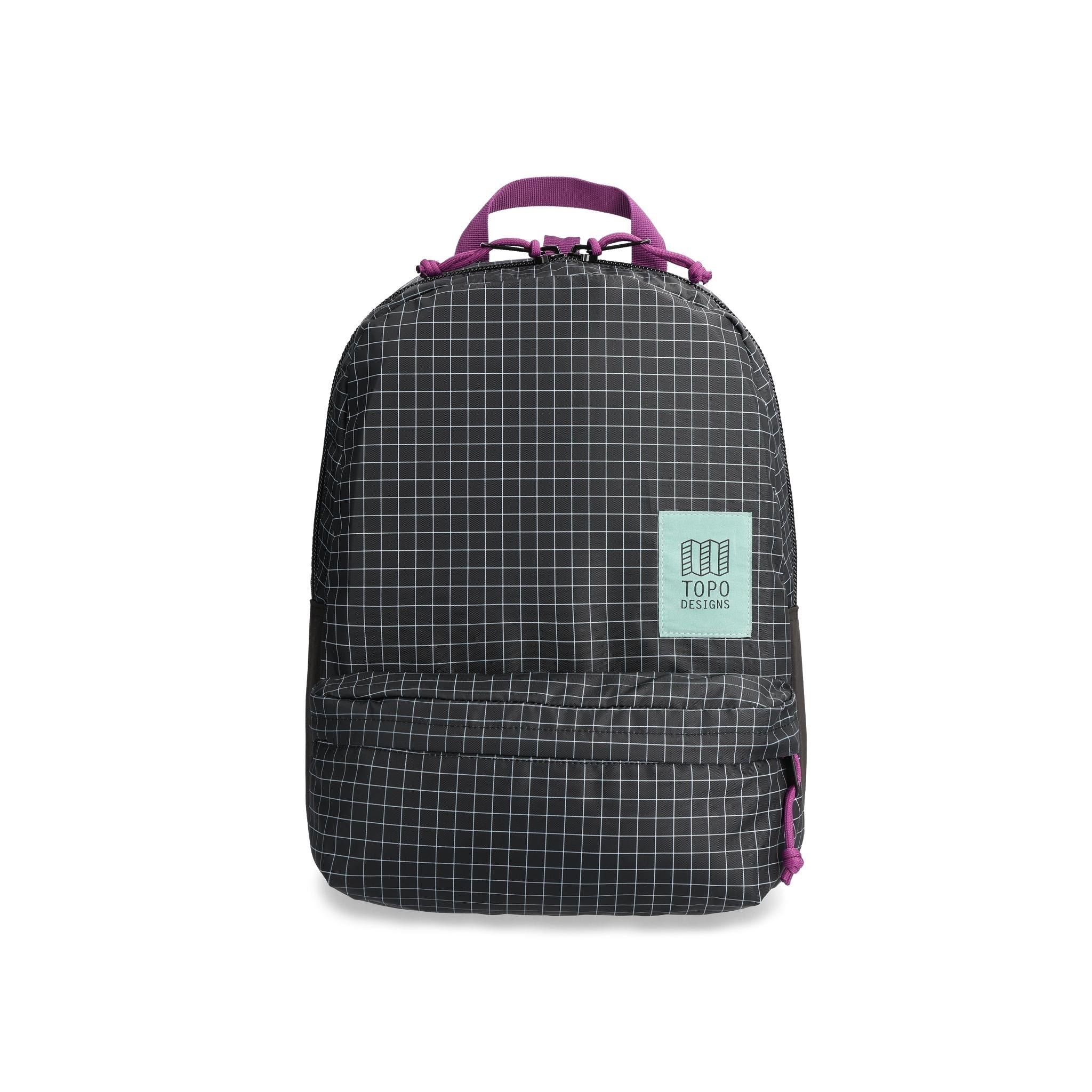 Vorderansicht des Topo Designs Dash Pack in "Black / White Grid Print"