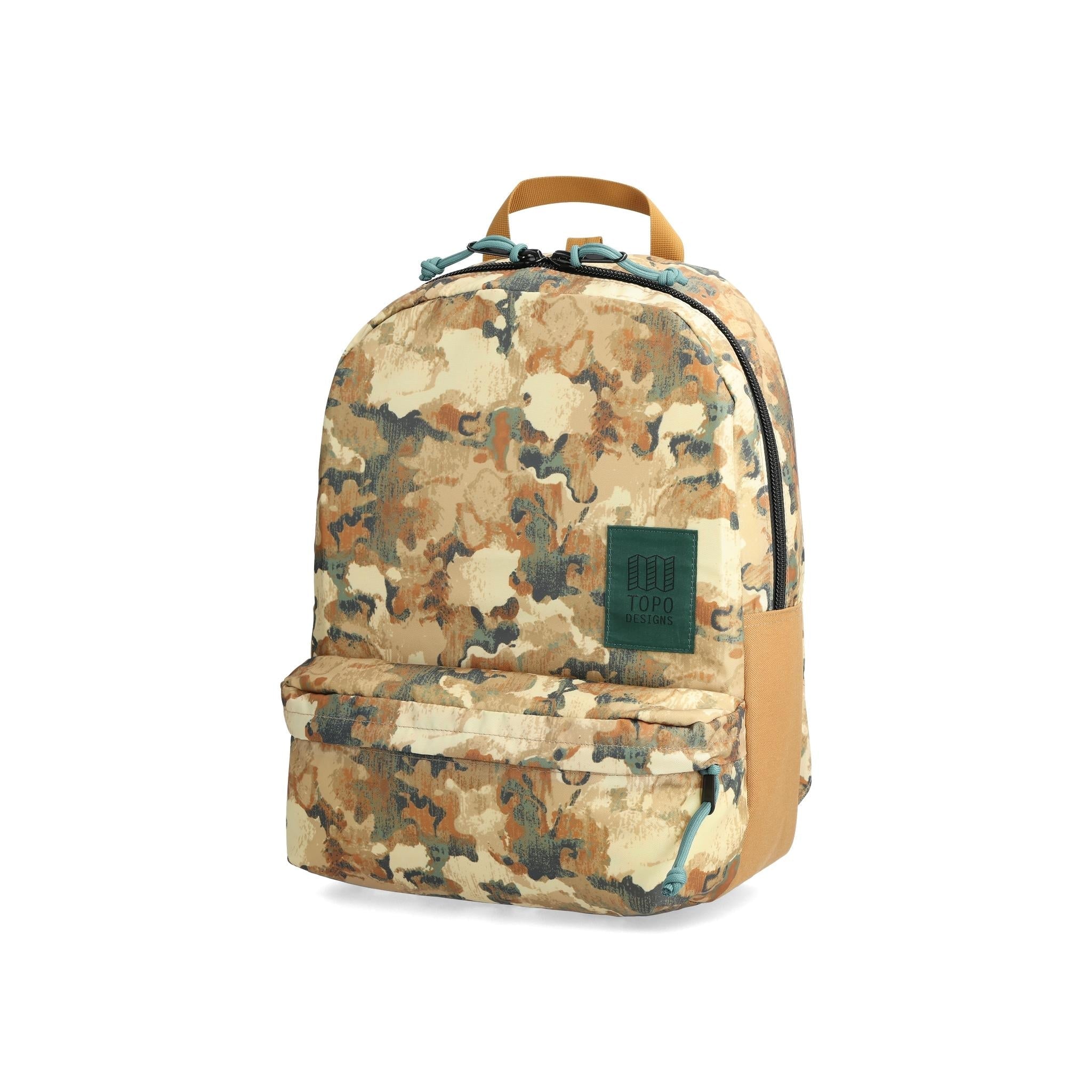 Vorderansicht des Topo Designs Dash Pack in "Blur Camo Print"