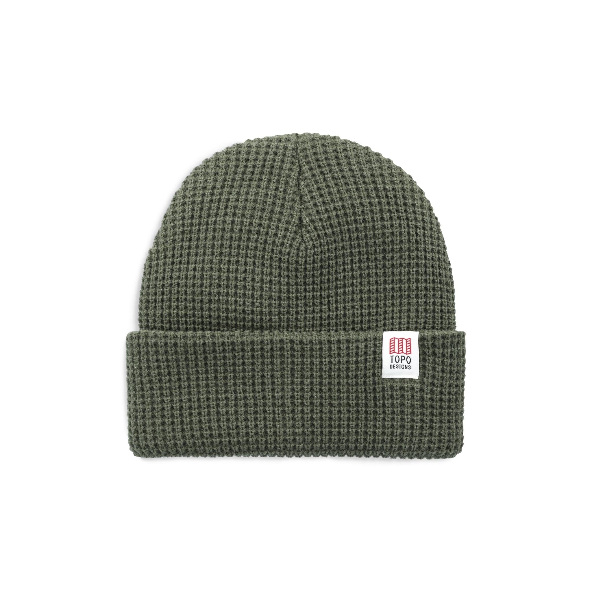 Vorderansicht der Topo Designs Waffle Knit Beanie in "Beetle"