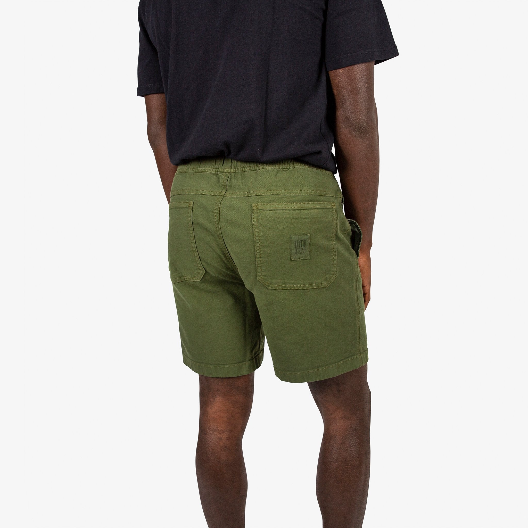 Topo Designs Herren Kordelzug Dirt Shorts in "Olive" grün auf Modell.