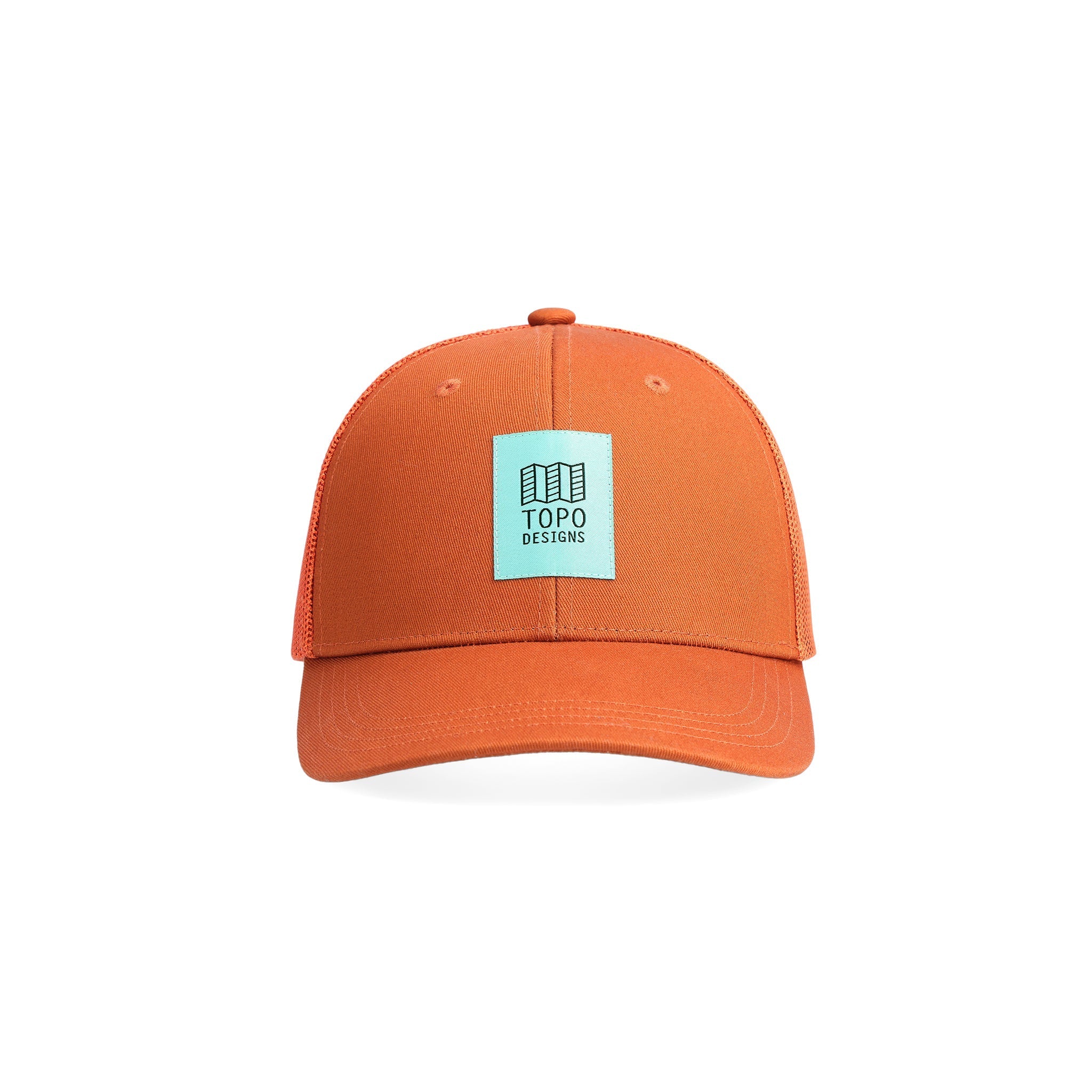 Vorderseite der Topo Designs Trucker Hat mit Mesh-Rücken und Original-Logo-Patch in "Clay".