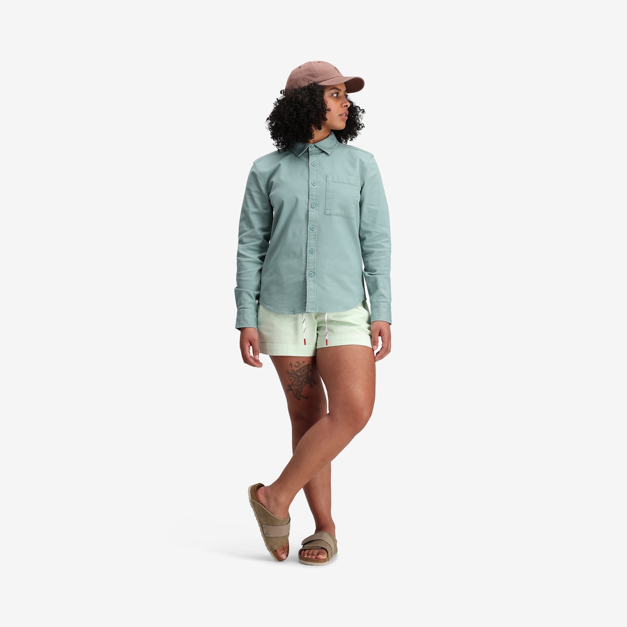 Allgemeine Modellaufnahme der Topo Designs Damen Dirt Shorts in "Light Mint".