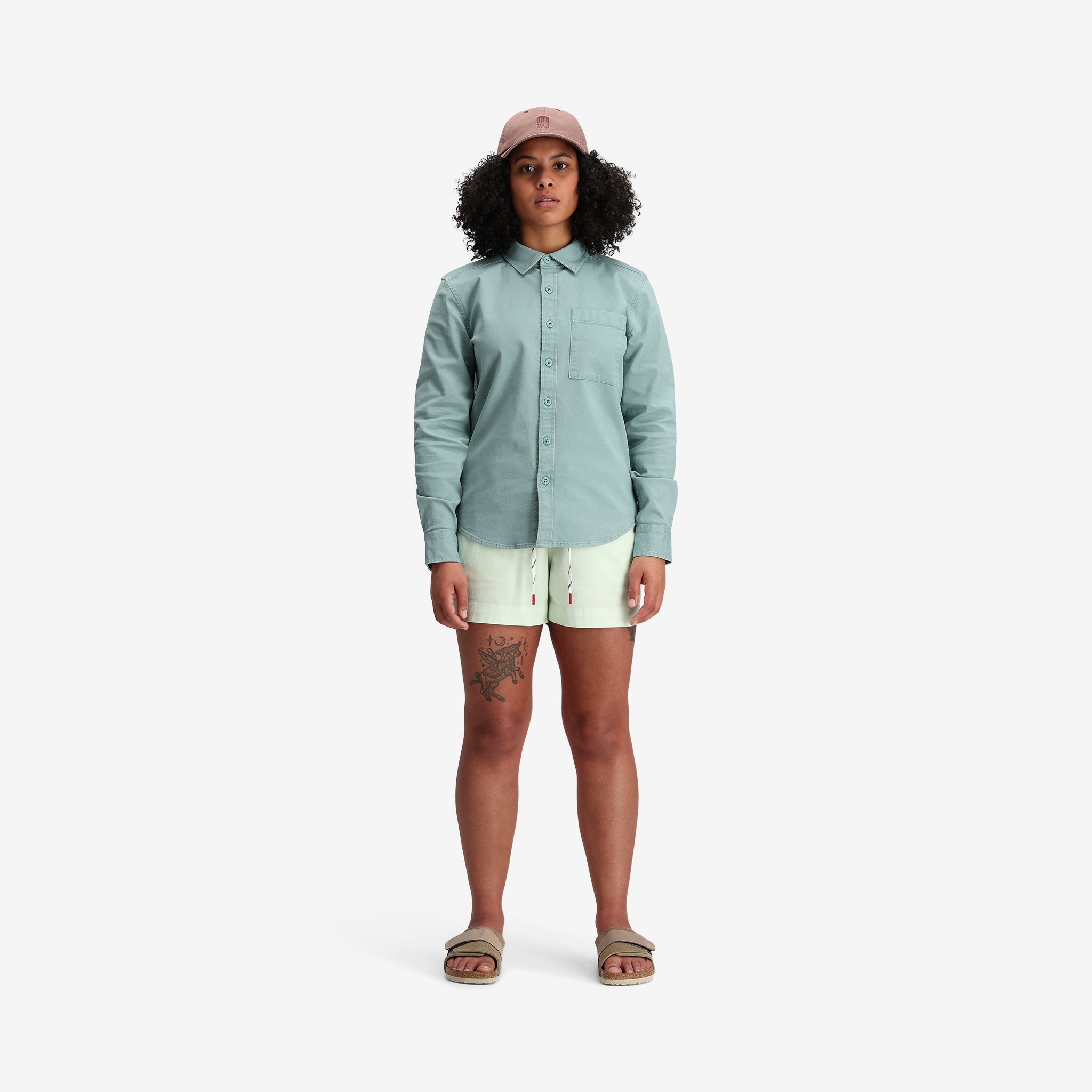 Allgemeine Modellaufnahme der Topo Designs Damen Dirt Shorts in "Light Mint".