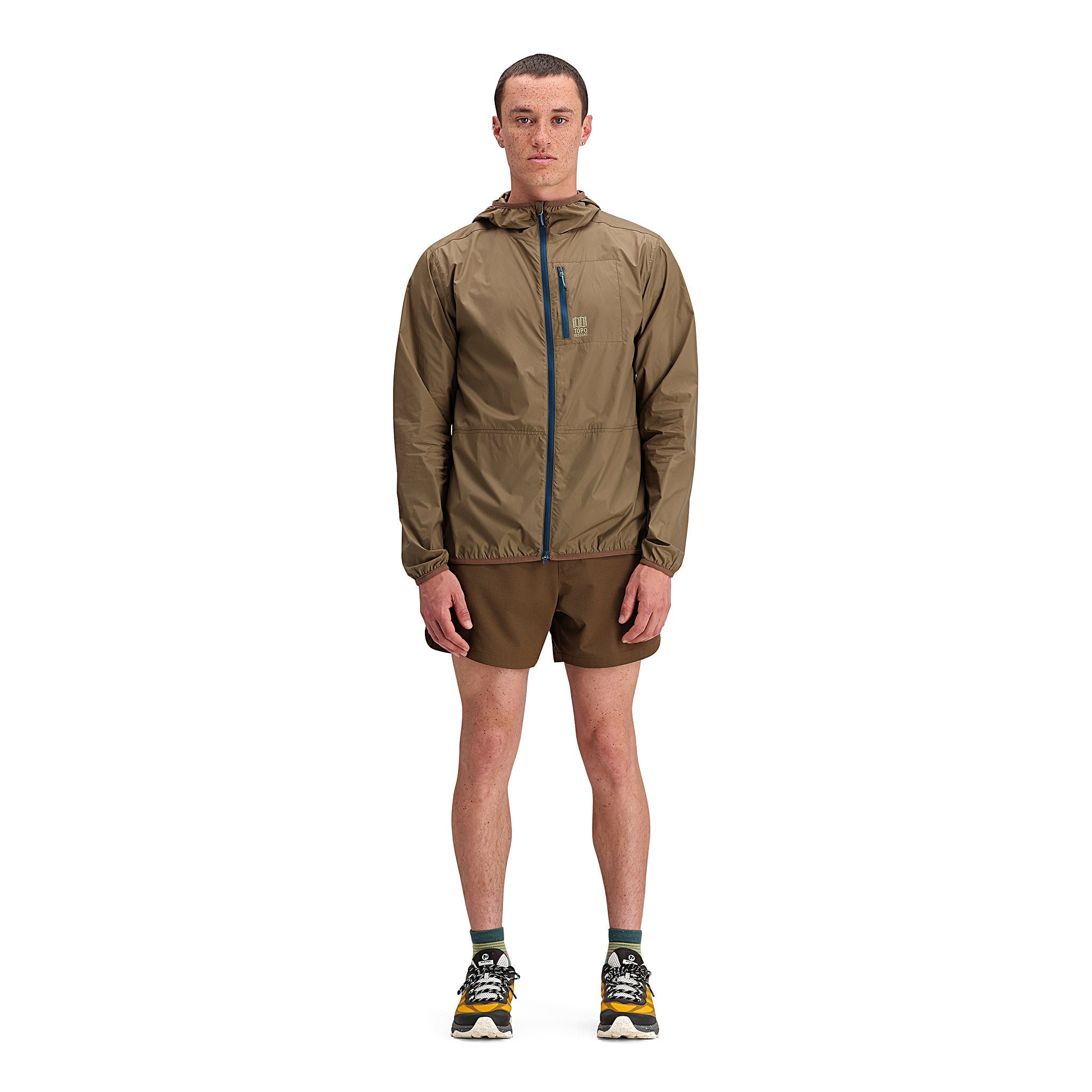 Allgemeine Frontmodellaufnahme der Topo Designs Global Trek Shorts 7" - Herren in "Desert Palm".