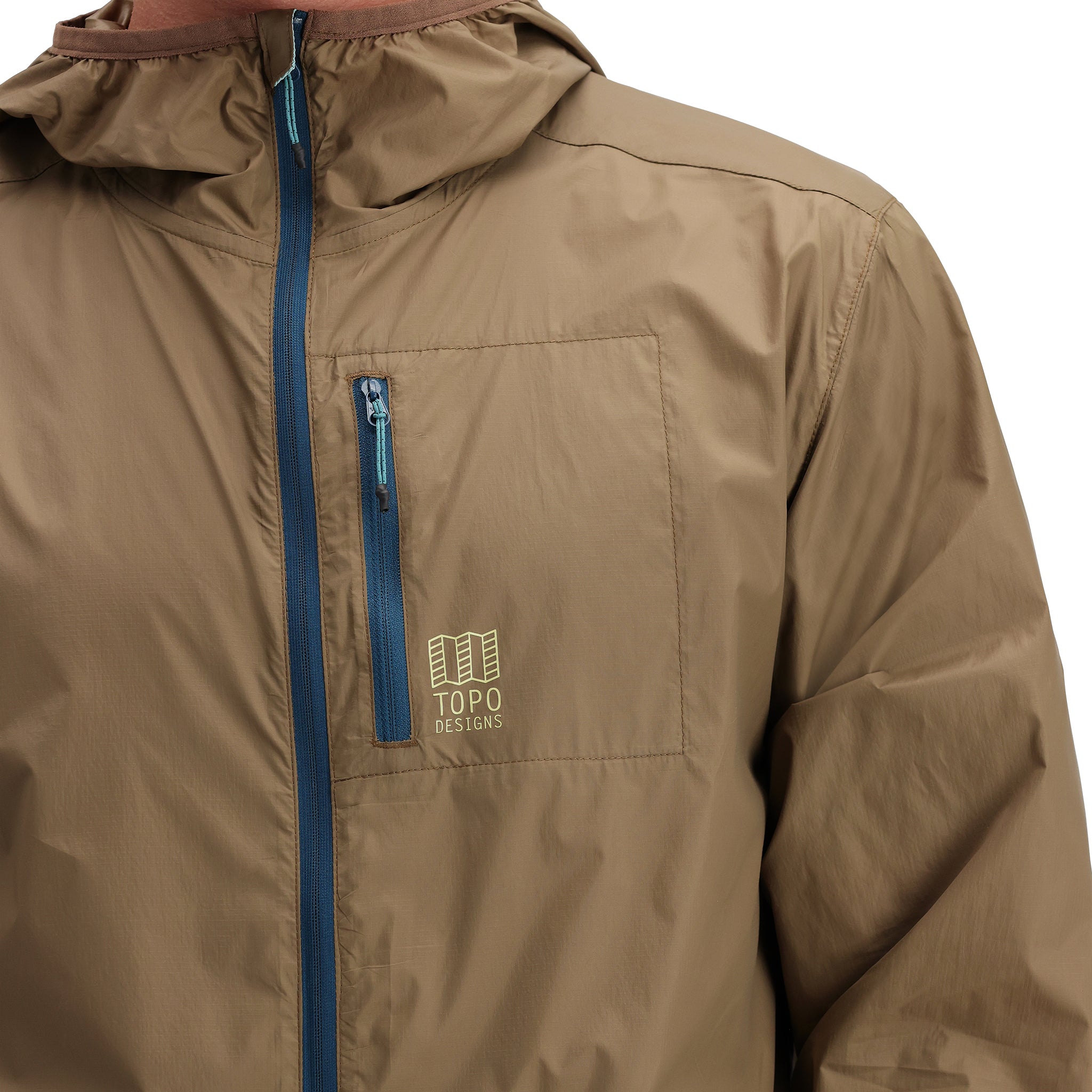 Detailaufnahme der Topo Designs Global Ultralight Packable Jacket - Herren in "Desert Palm"