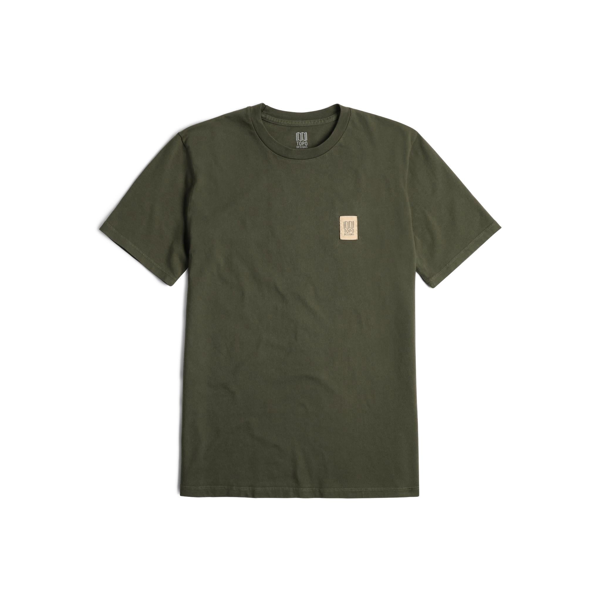 Vorderansicht des Topo Designs Label Tee - Herren in "Olive"