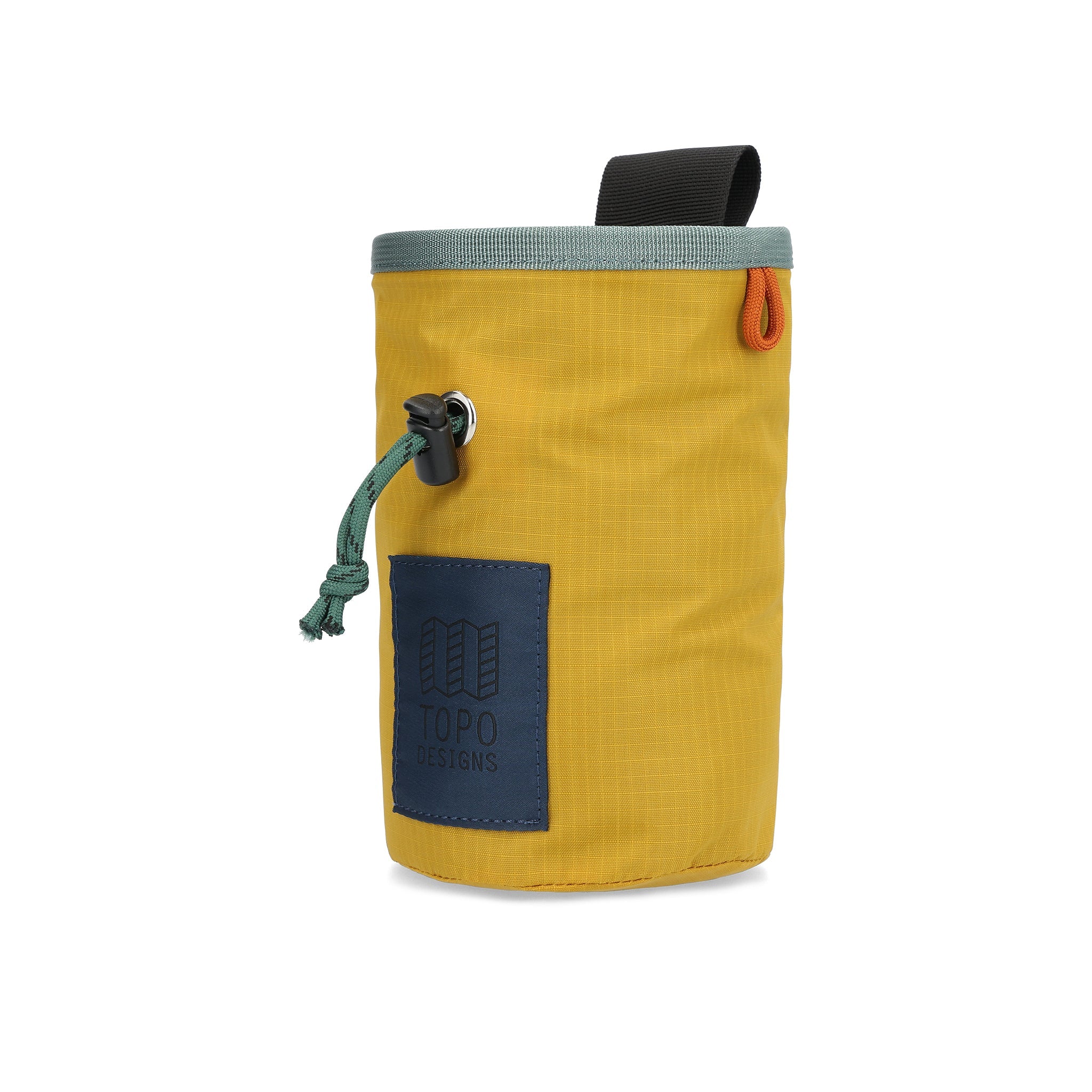 Vorderansicht der Topo Designs Mountain Chalk Bag in "Senf"