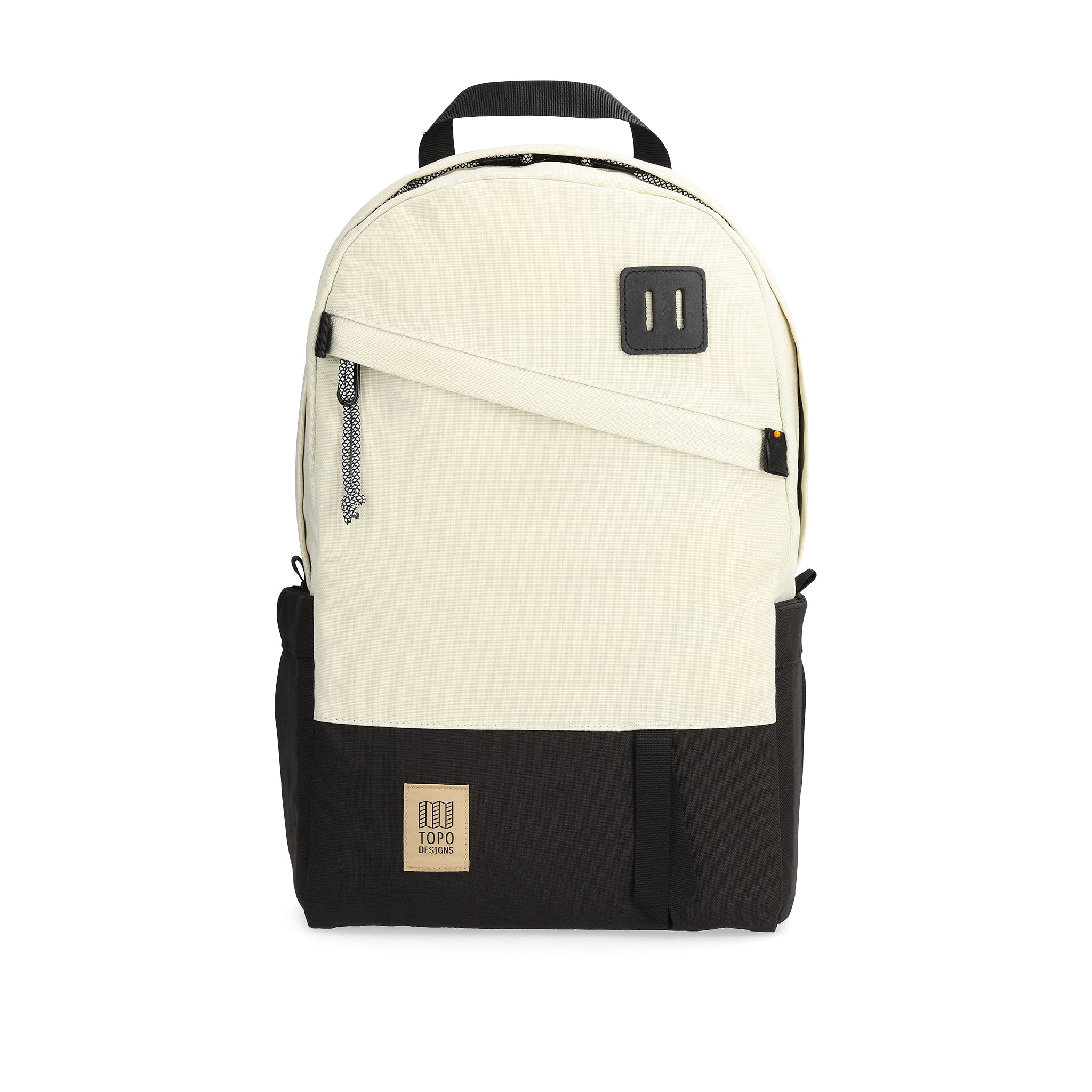 Vorderansicht des Topo Designs Daypack Classic in "Bone White / Black"