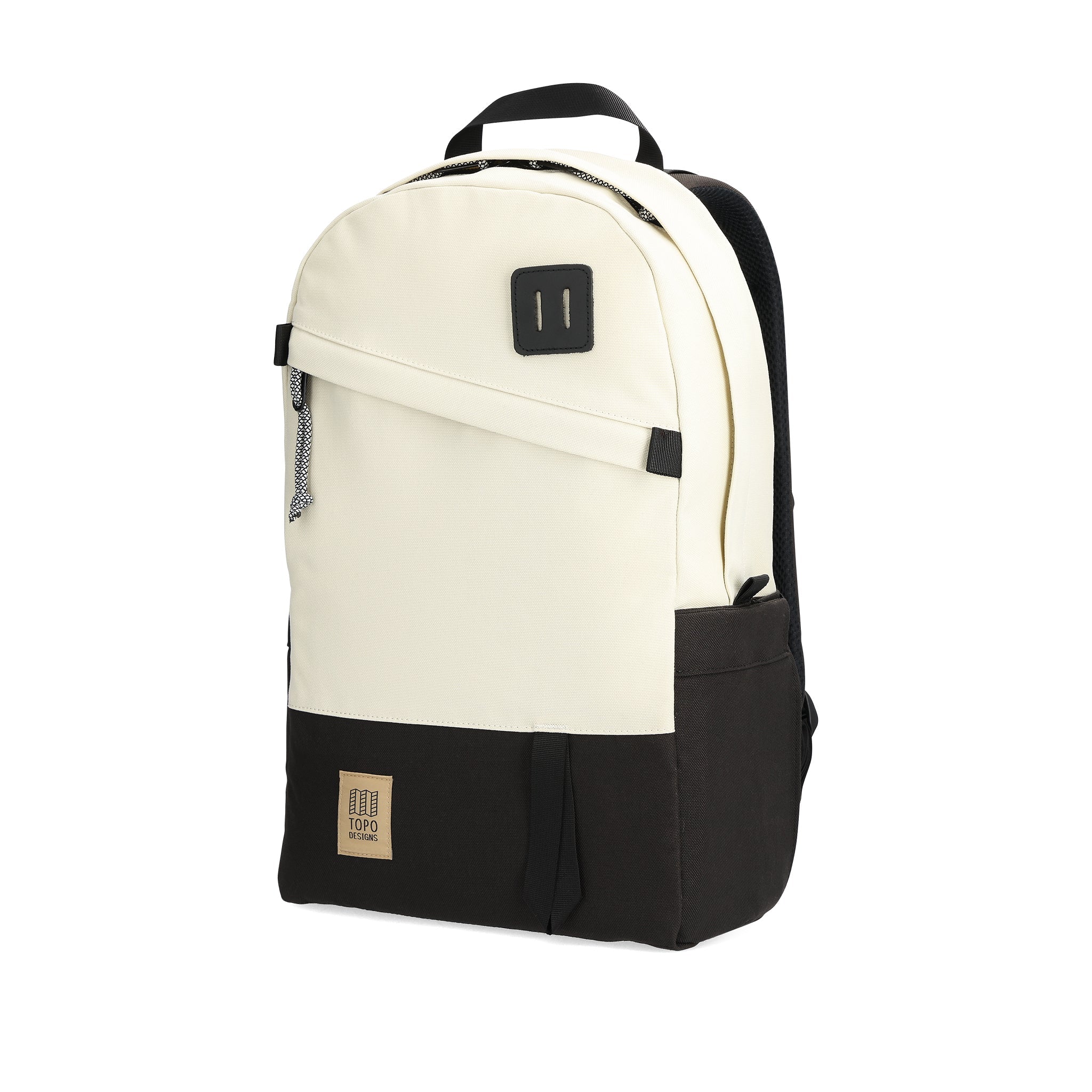 Vorderansicht des Topo Designs Daypack Classic in "Bone White / Black"