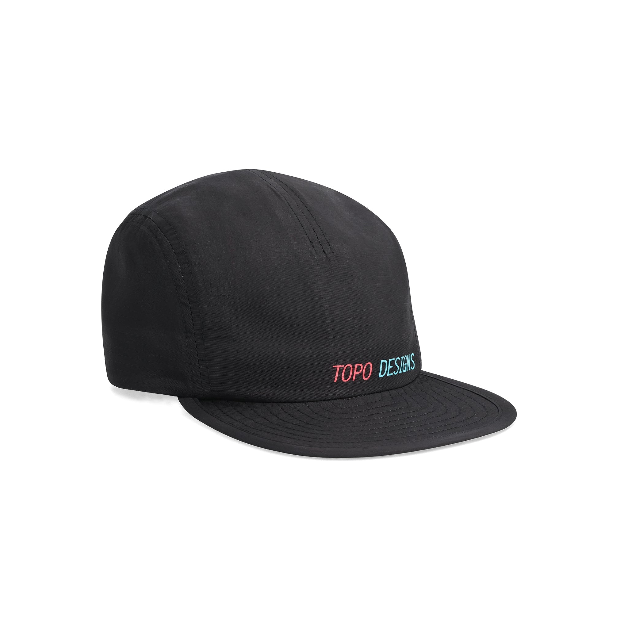 Vorderansicht des Topo Designs Global Packable Hat in "Black"