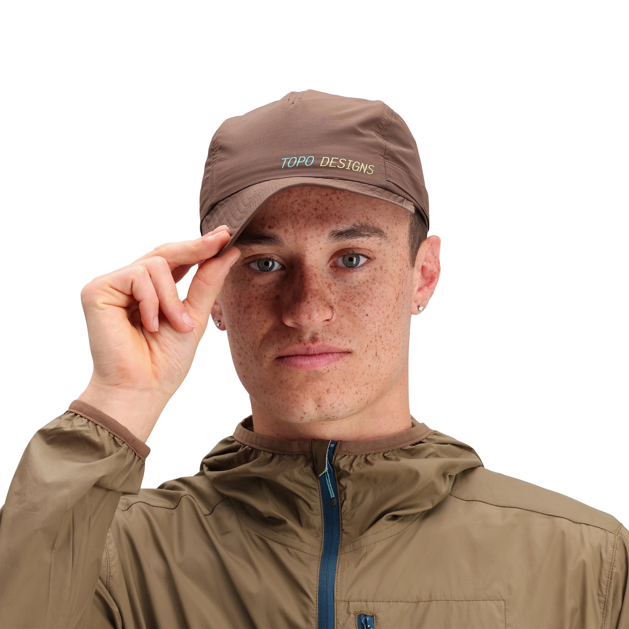 Detailaufnahme des Modells Topo Designs Global Packable Hat in "Desert Palm".