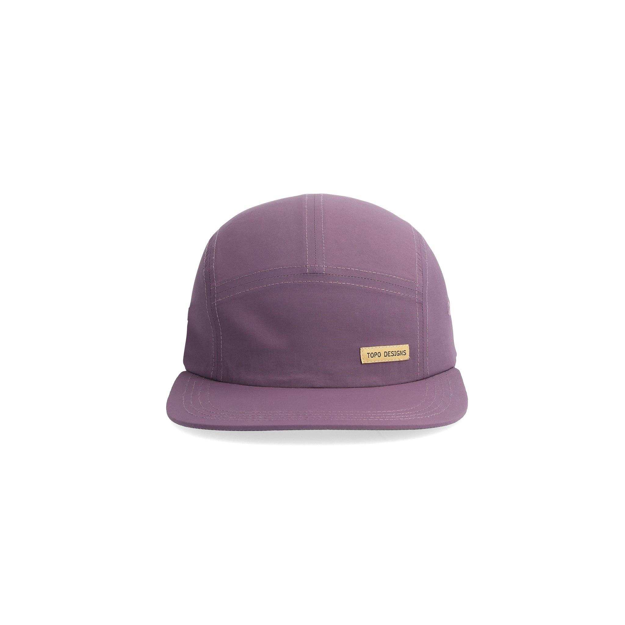 Vorderansicht des Topo Designs Nylon Camp Hat in "Loganberry"