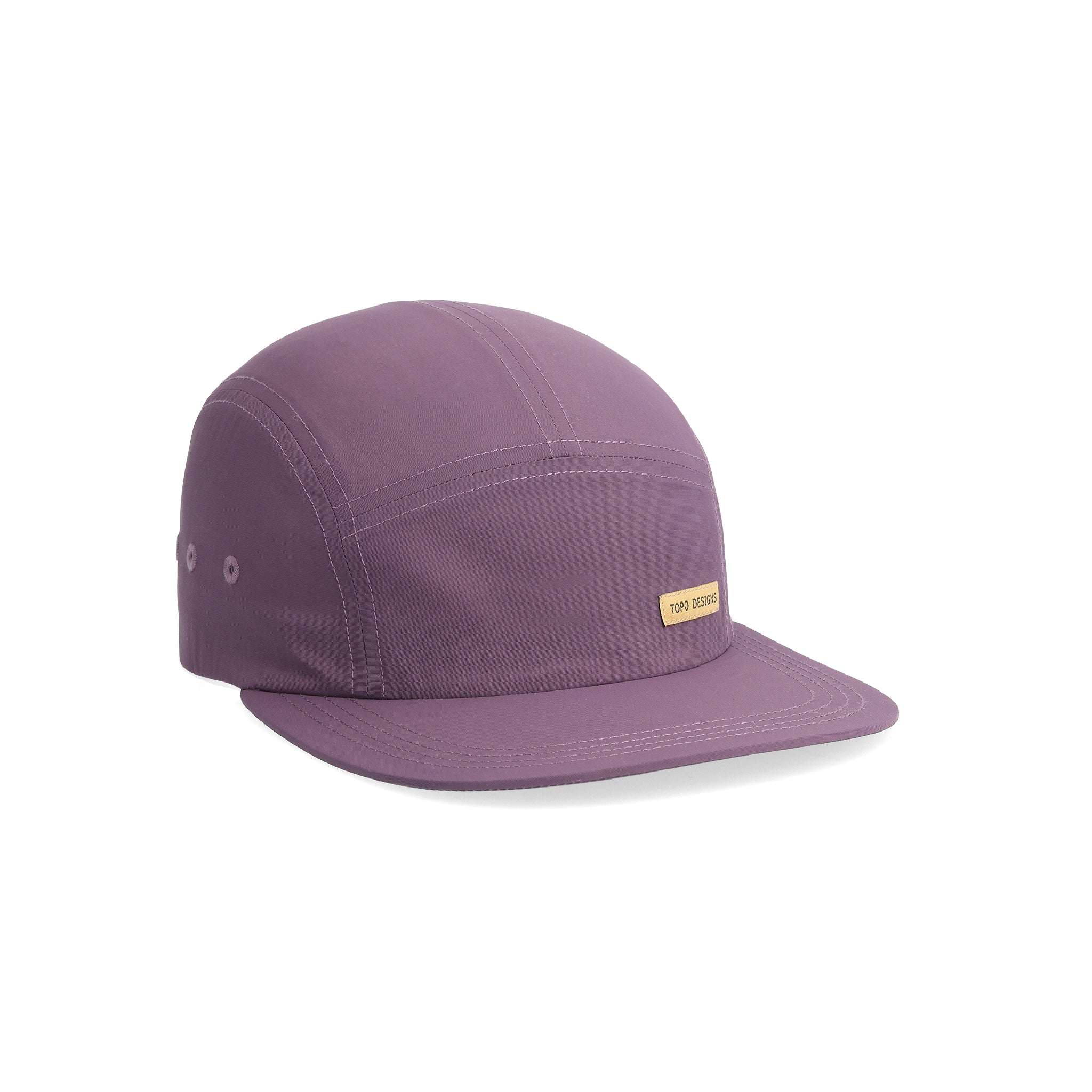 Vorderansicht des Topo Designs Nylon Camp Hat in "Loganberry"