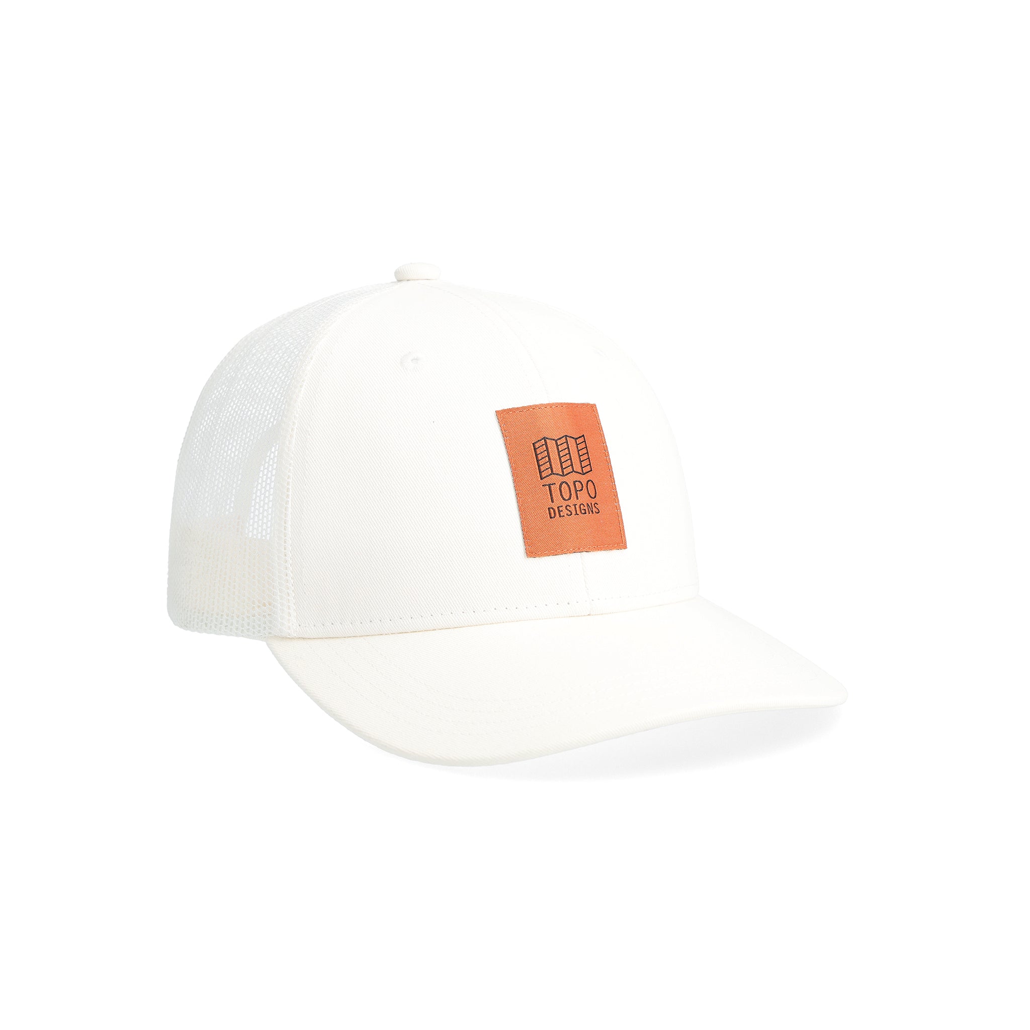 Frontansicht der Topo Designs Topo Trucker Hat - Original Logo in "Bone White"