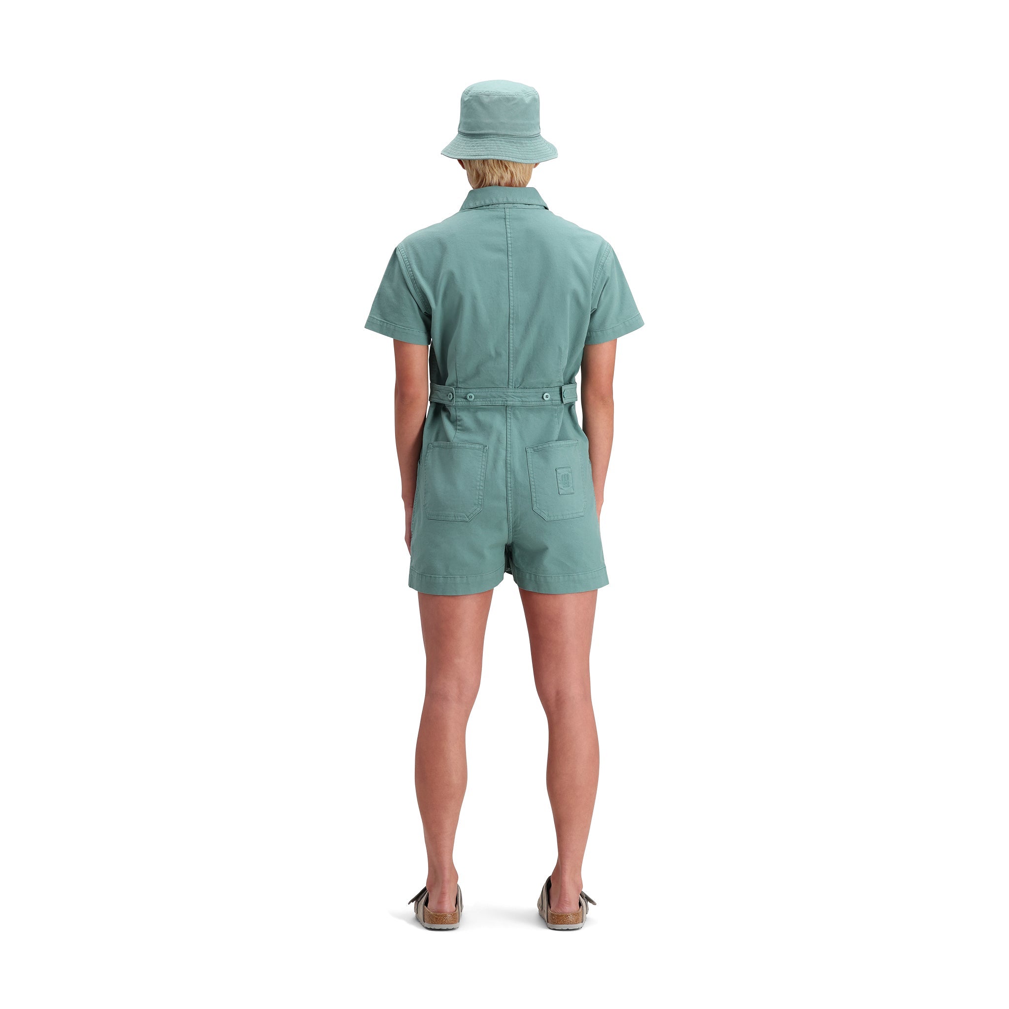 Allgemeine Rückenmodellaufnahme von Topo Designs Dirt Romper - Damen in "Sea Pine"