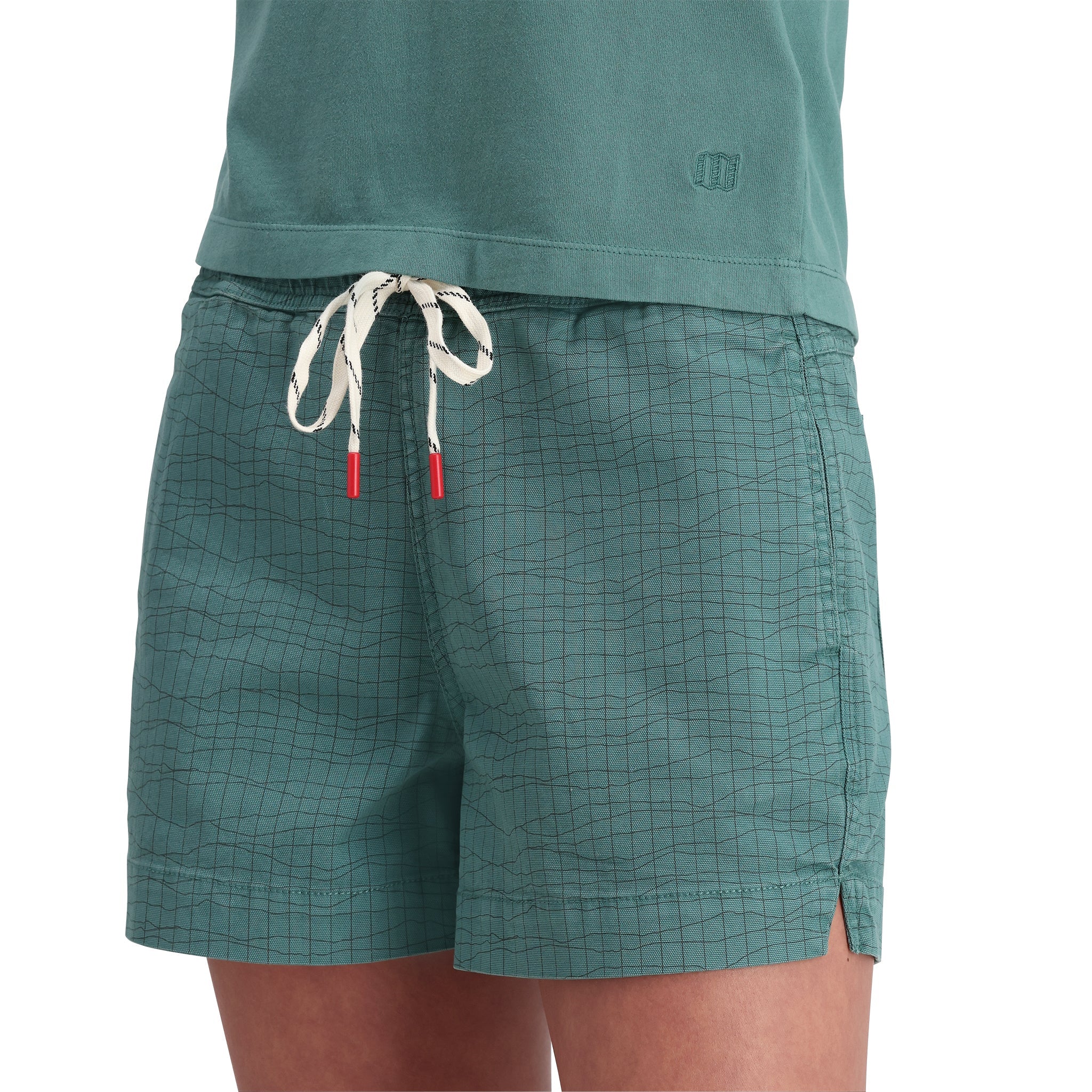 Detailaufnahme der Topo Designs Dirt Shorts - Damen in "Sea Pine Terrain"