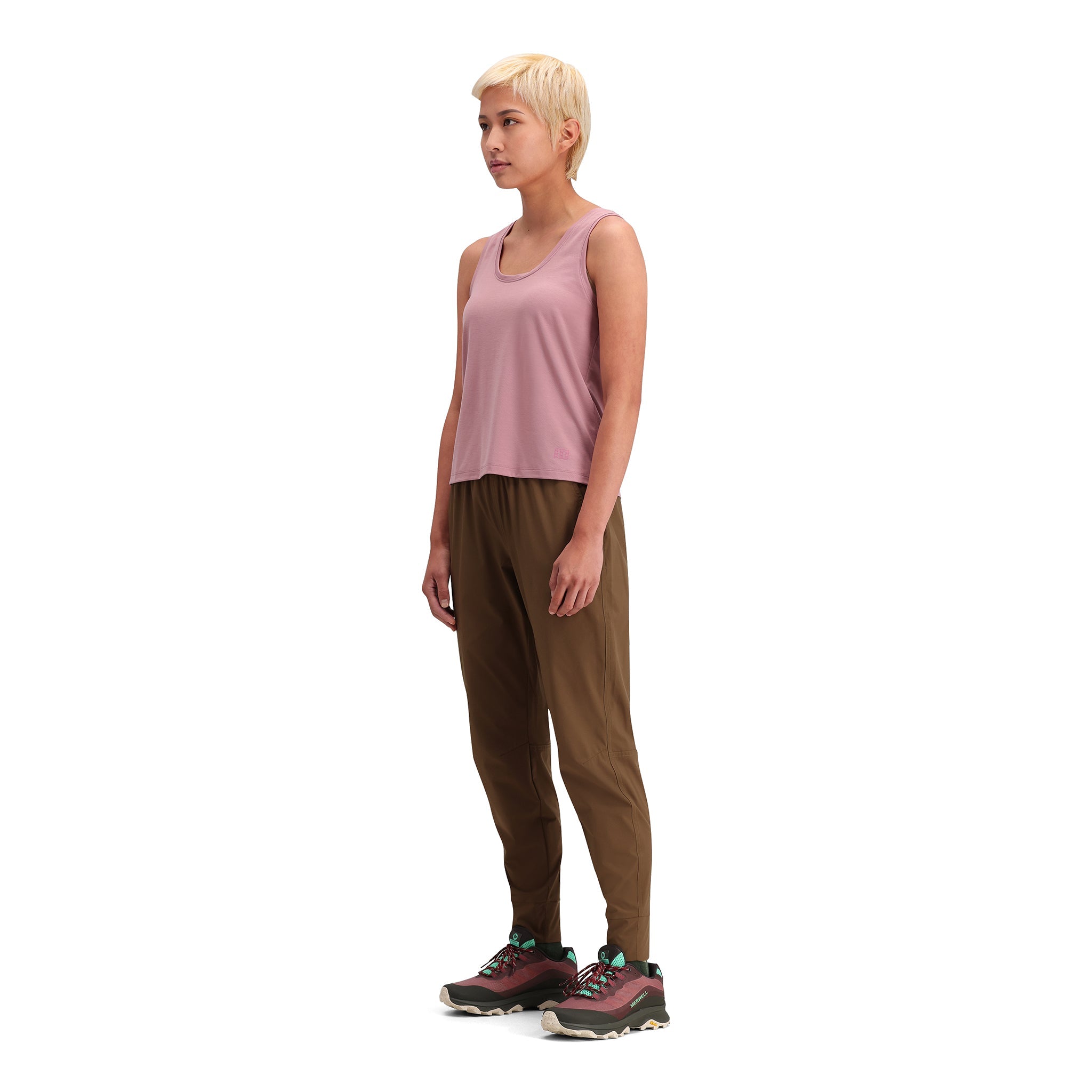 Allgemeine Seitenansicht des Modells Topo Designs Global Jogger - Damen in "Desert Palm".