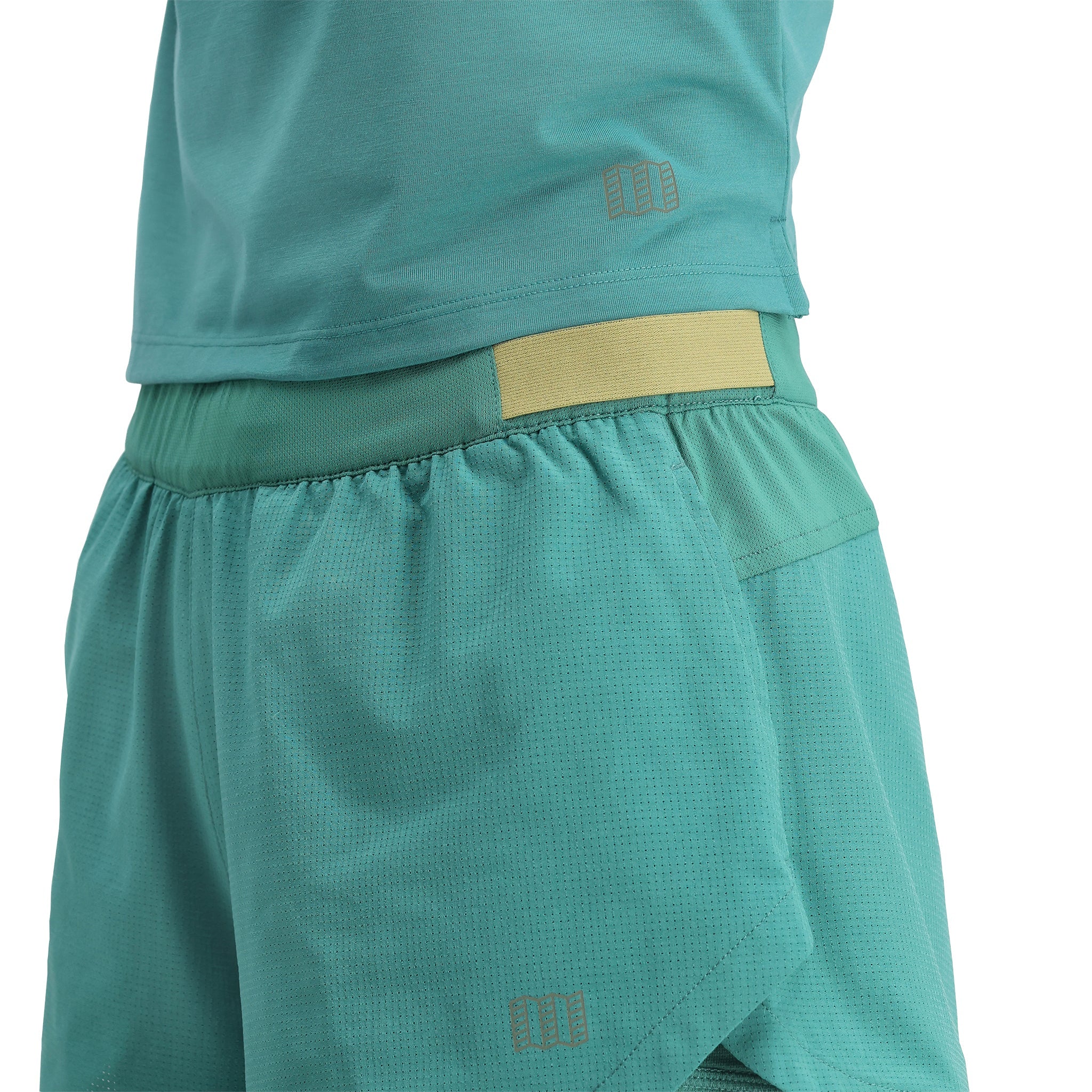 Detailaufnahme der Topo Designs Global Trek Shorts - Damen in "Caribbean"