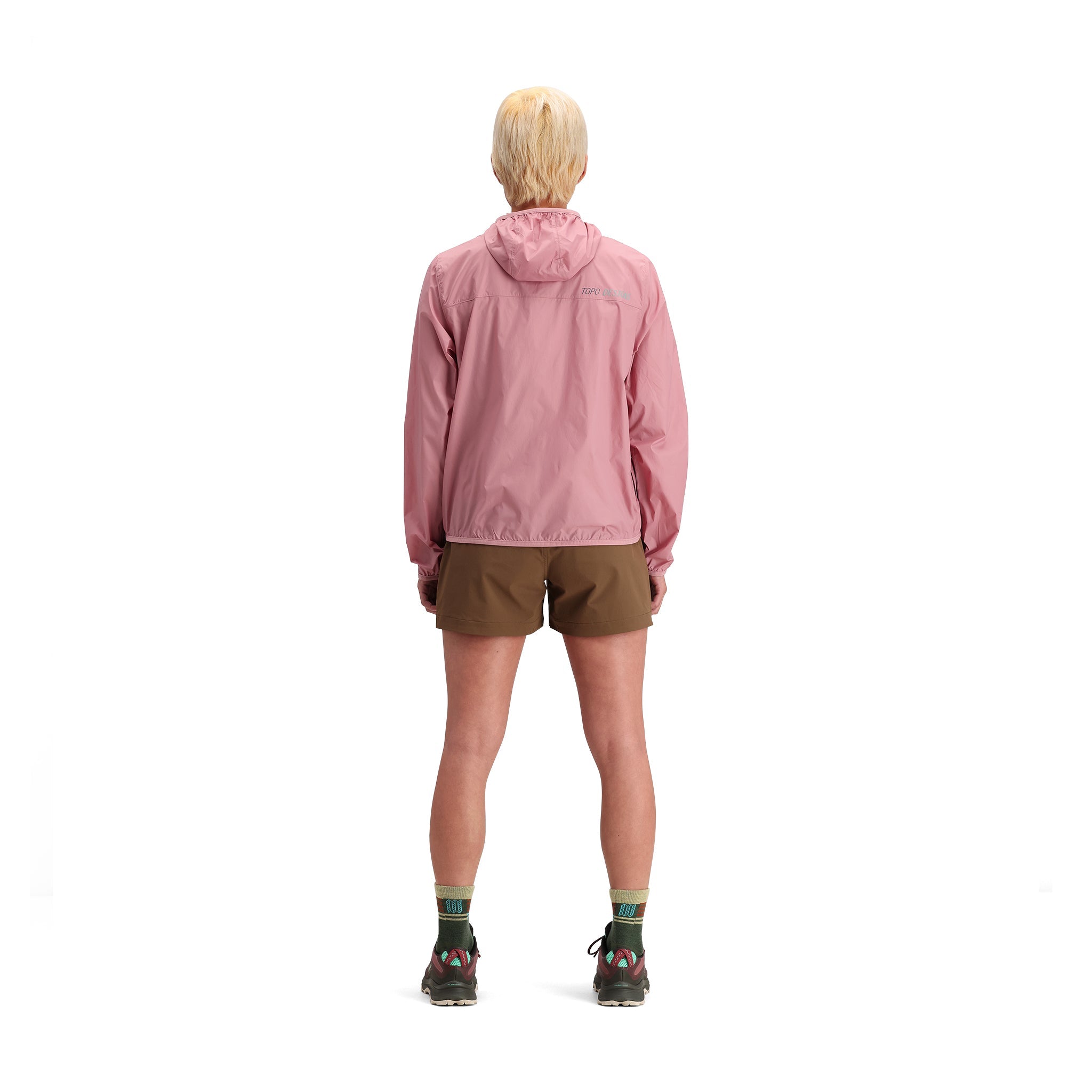 Allgemeine Rückenmodellaufnahme von Topo Designs Global Ultralight Packable Jacket - Damen in "Rose"