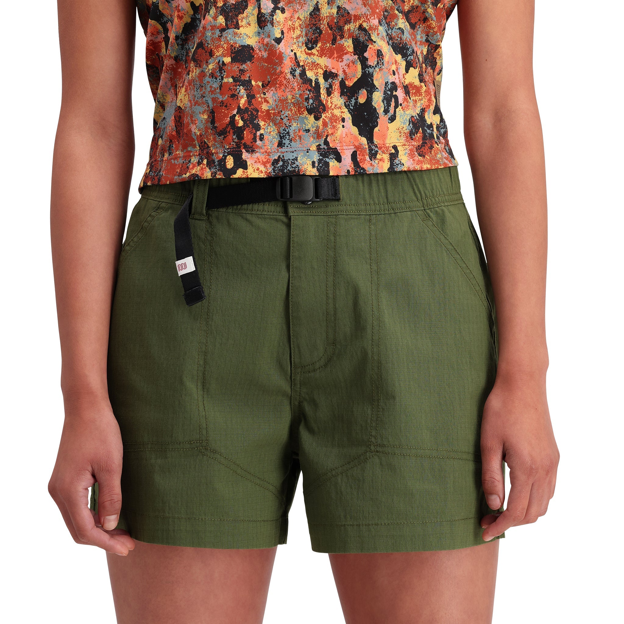 Detailaufnahme der Topo Designs Mountain Short Ripstop - Damen in "Olive"