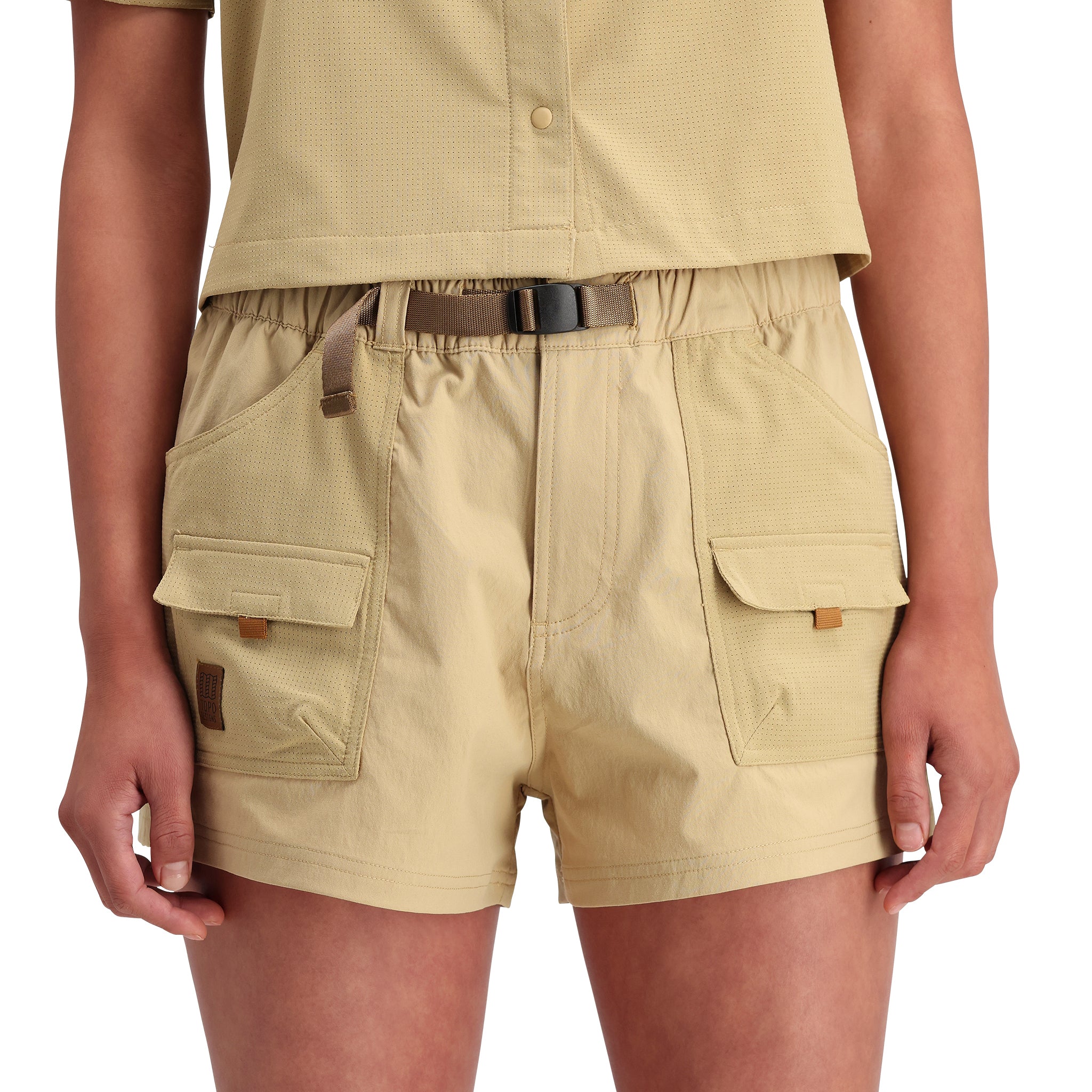 Allgemeine Detailaufnahme der Topo Designs Retro River Shorts - Damen in "Sahara"