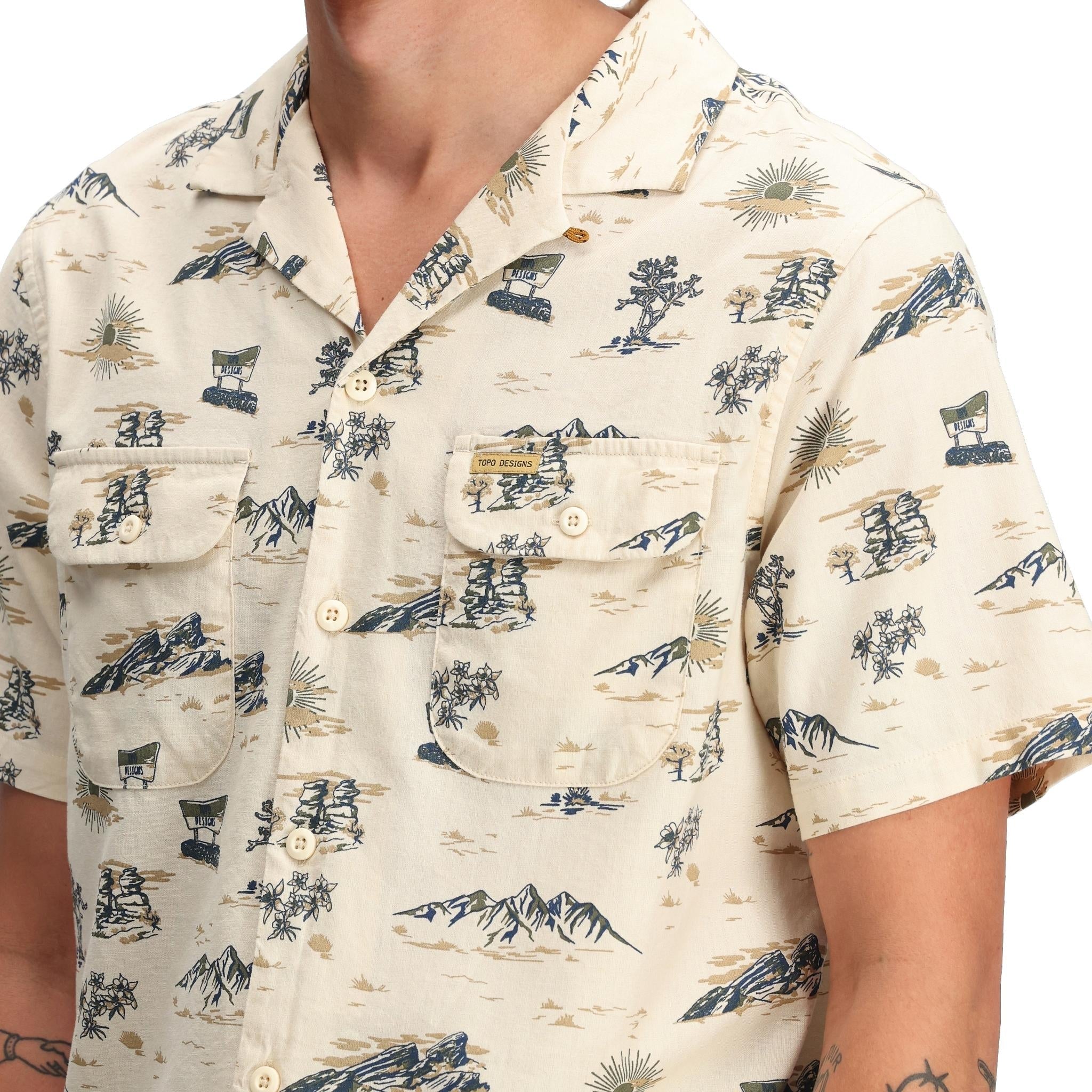 Allgemeine Detailaufnahme von Topo Designs Daytripper Short Sleeve - Herren in "Westbound"