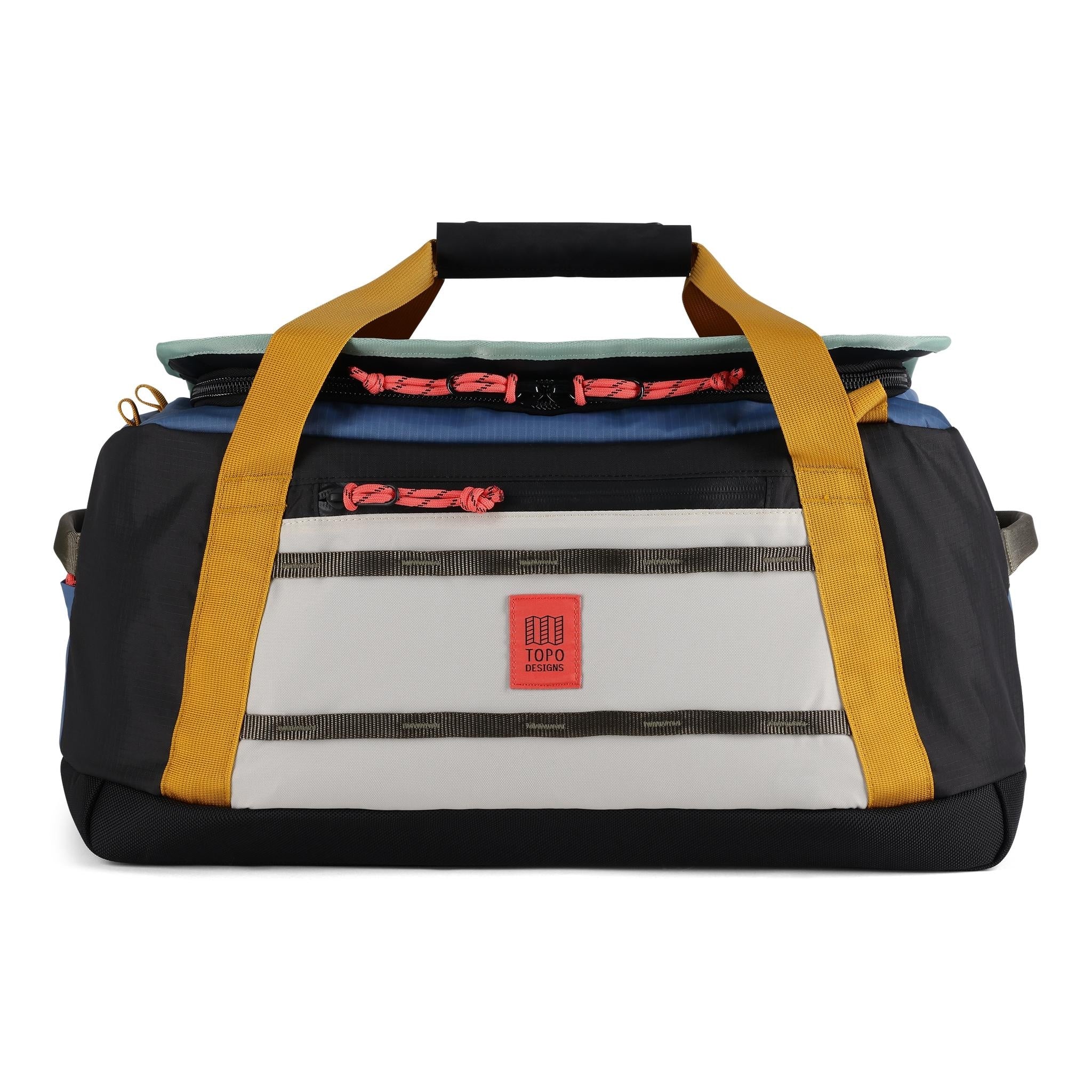 Vorderansicht des Topo Designs Mountain Duffel 40L in "Stone Blue / Bone White"