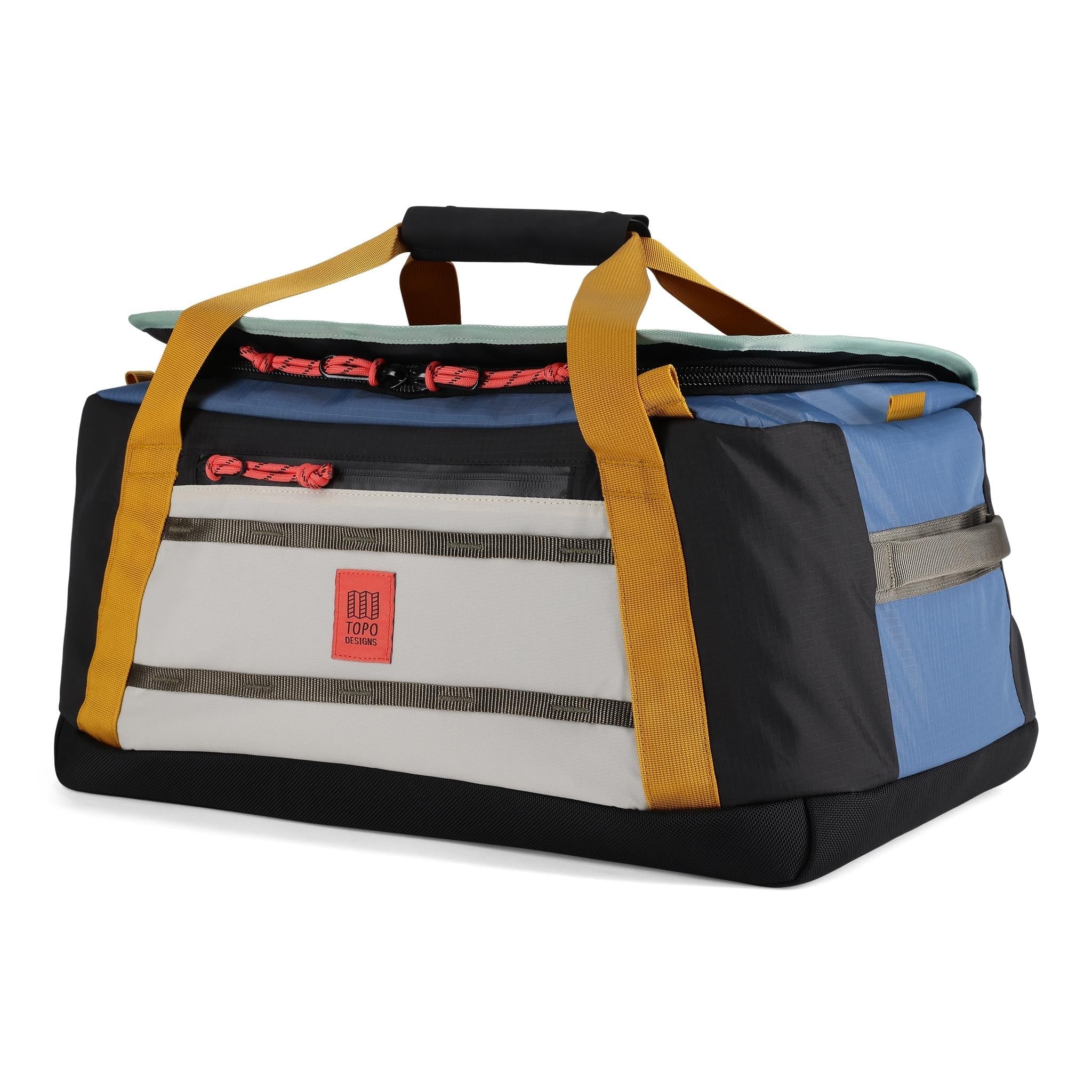 Vorderansicht des Topo Designs Mountain Duffel 40L in "Stone Blue / Bone White"