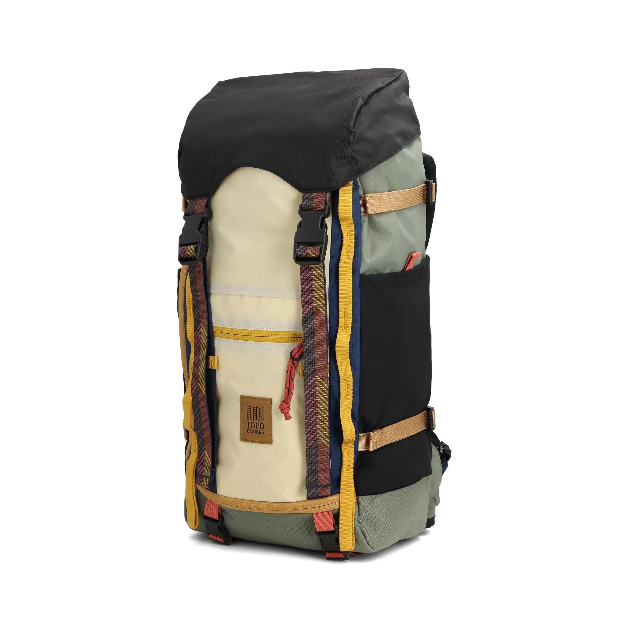 Frontansicht des Topo Designs Rover Trail Pack 22L in "Bone White / Beetle"