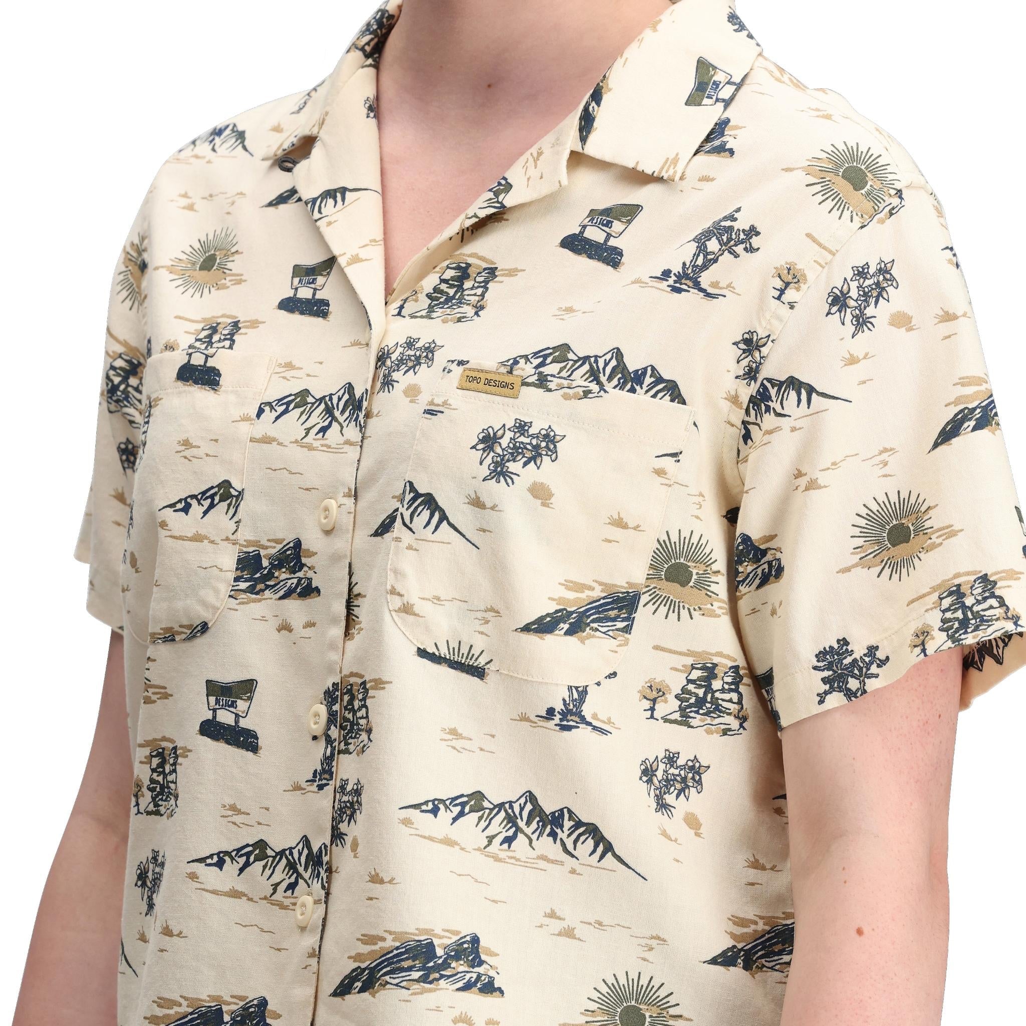 Allgemeine Detailaufnahme von Topo Designs Daytripper Short Sleeve - Damen in "Westbound"