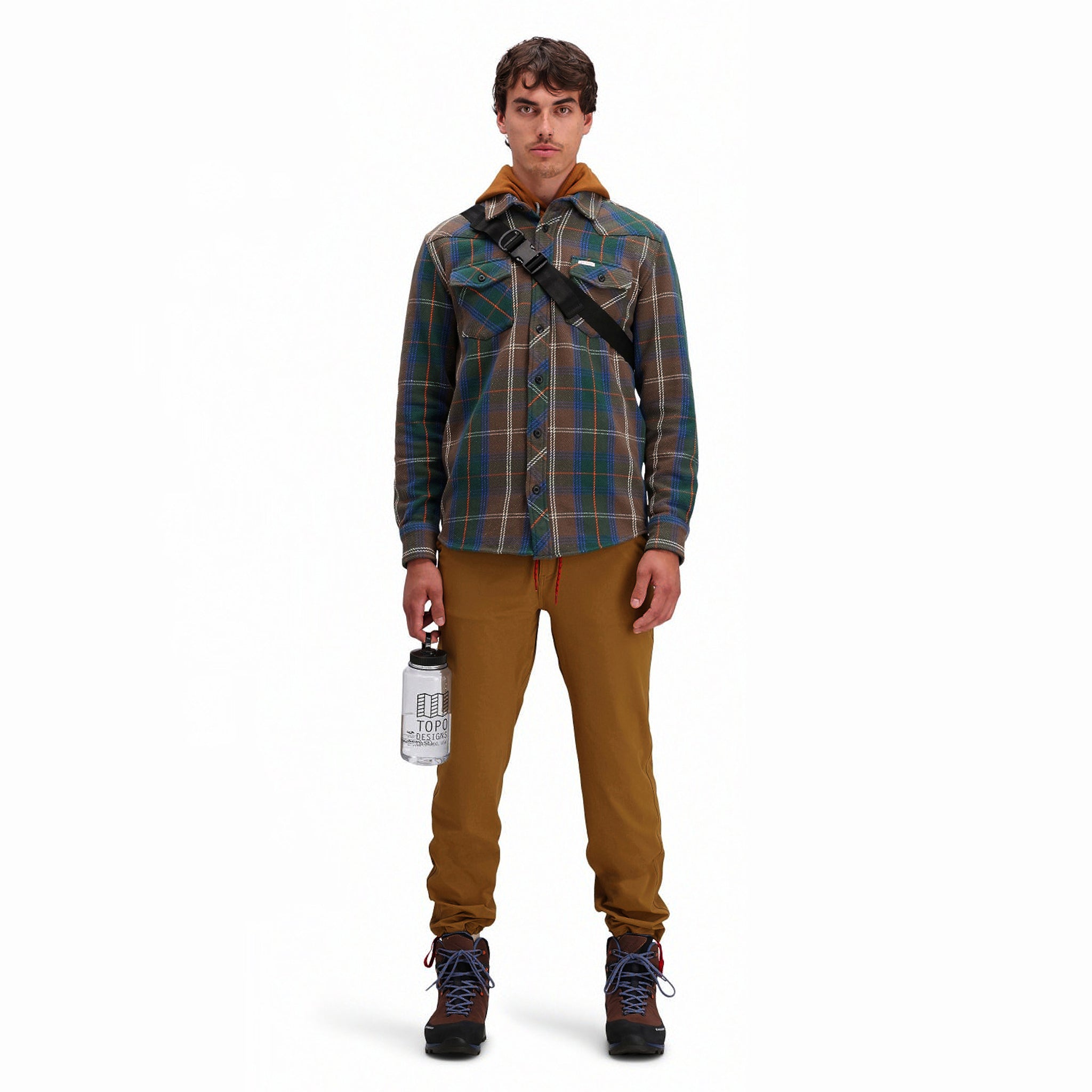 Frontmodell der Topo Designs Herren Boulder Leichtgewicht Kletter- und Hose in "dark khaki" braun. 