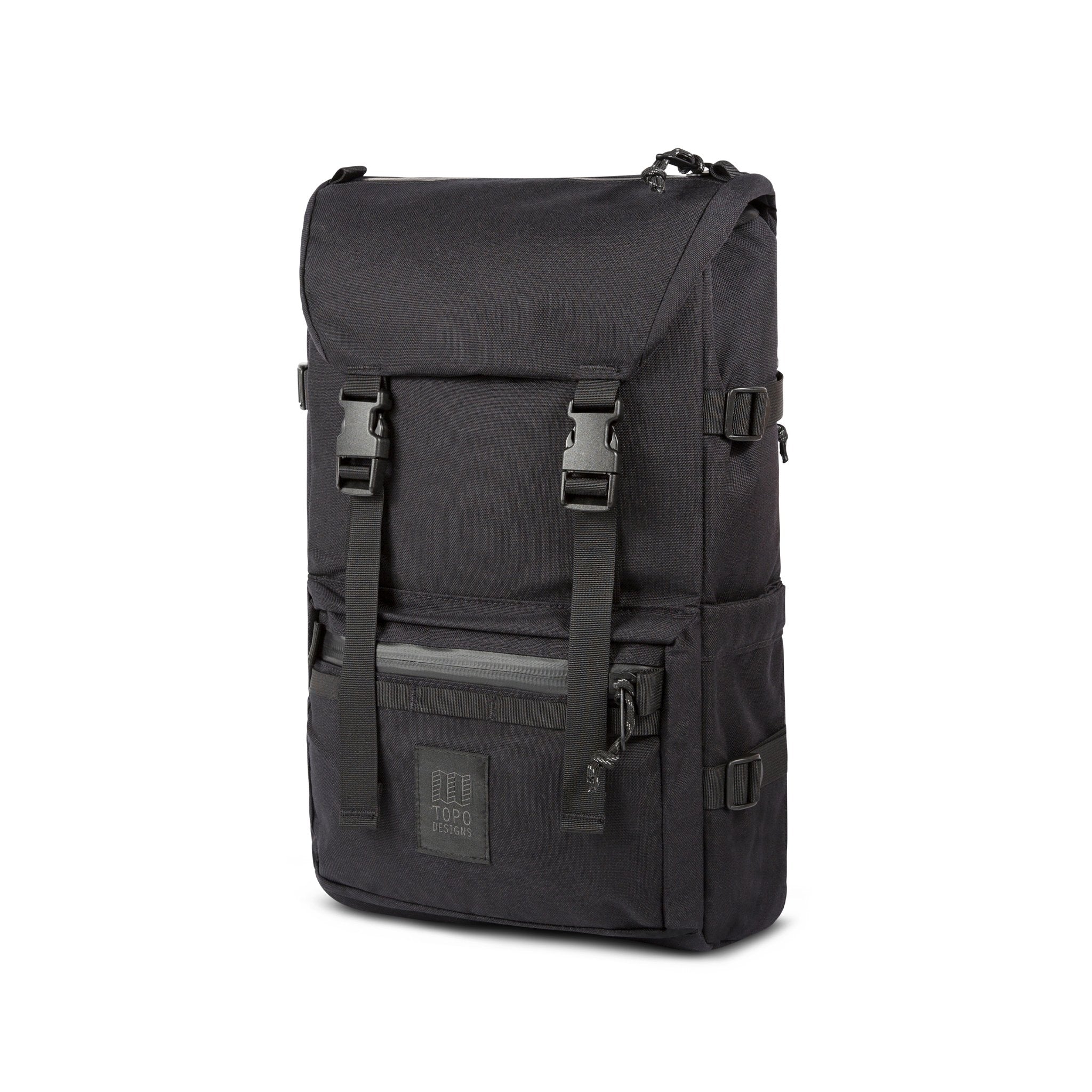 3/4 Front Produktaufnahme des Topo Designs Rover Pack Tech in "Black".