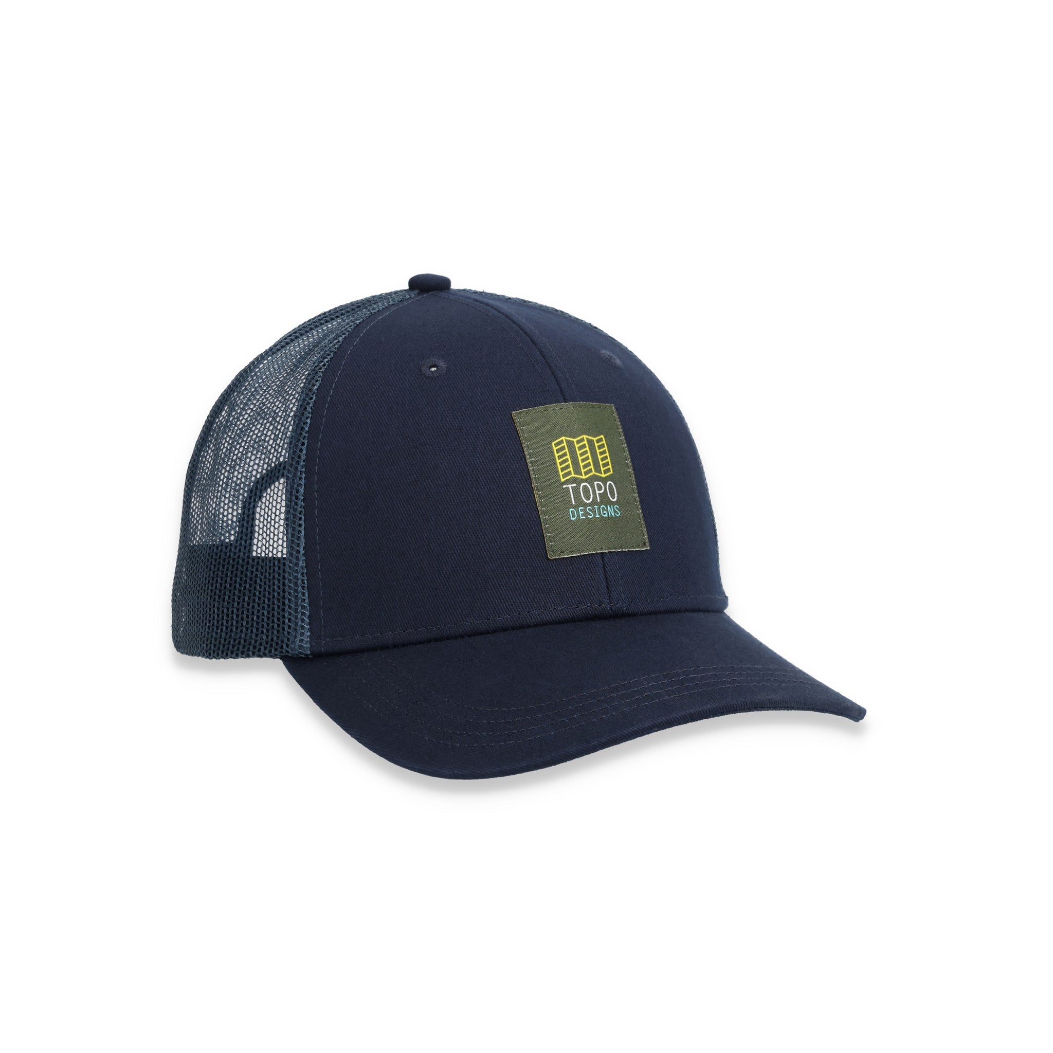 Topo Designs Trucker Hat mit Netzrücken und Original-Logoaufnäher in "Navy" blau.