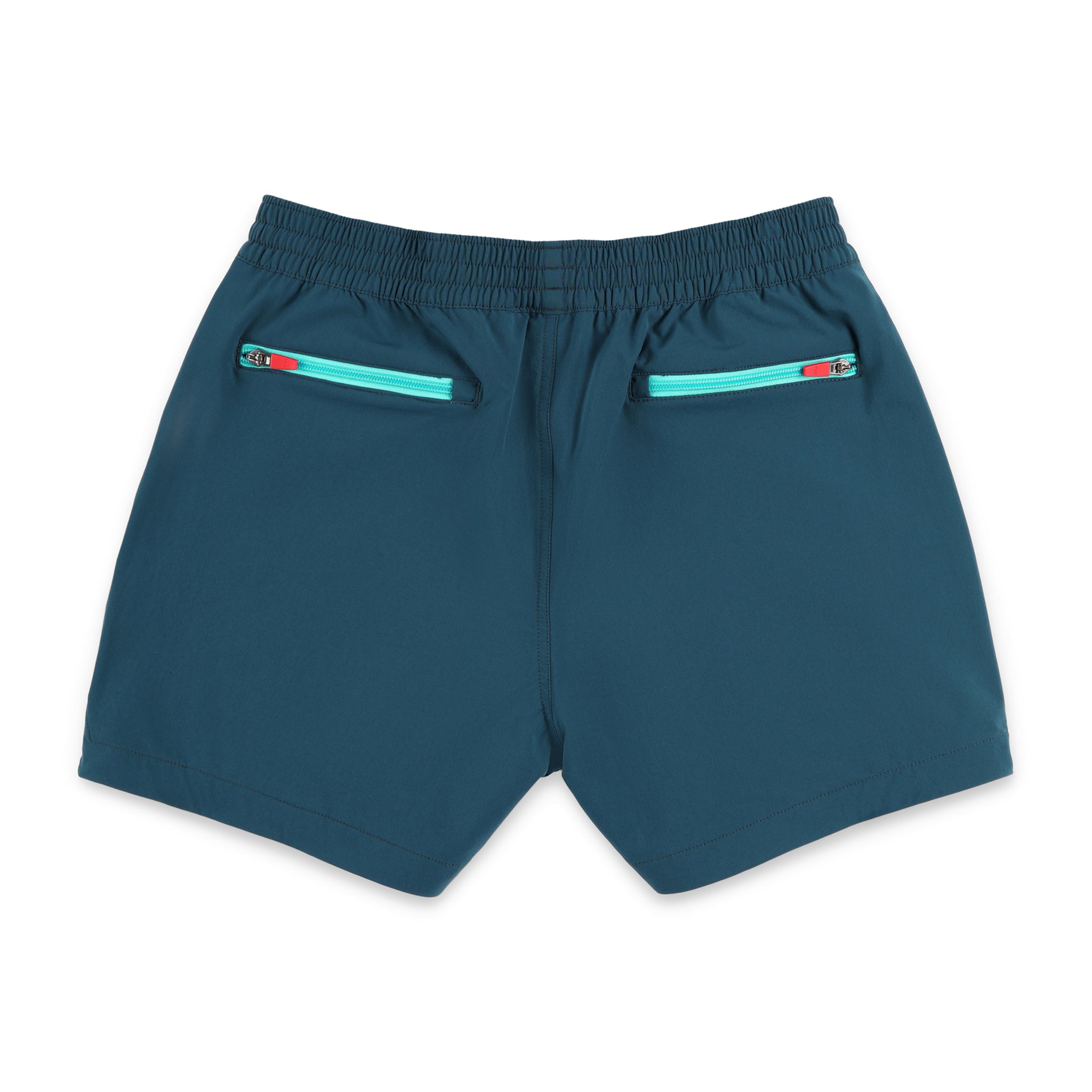 Reißverschlusstaschen auf der Rückseite der Topo Designs Damen Global lightweight quick dry travel Shorts in "Pond Blue".