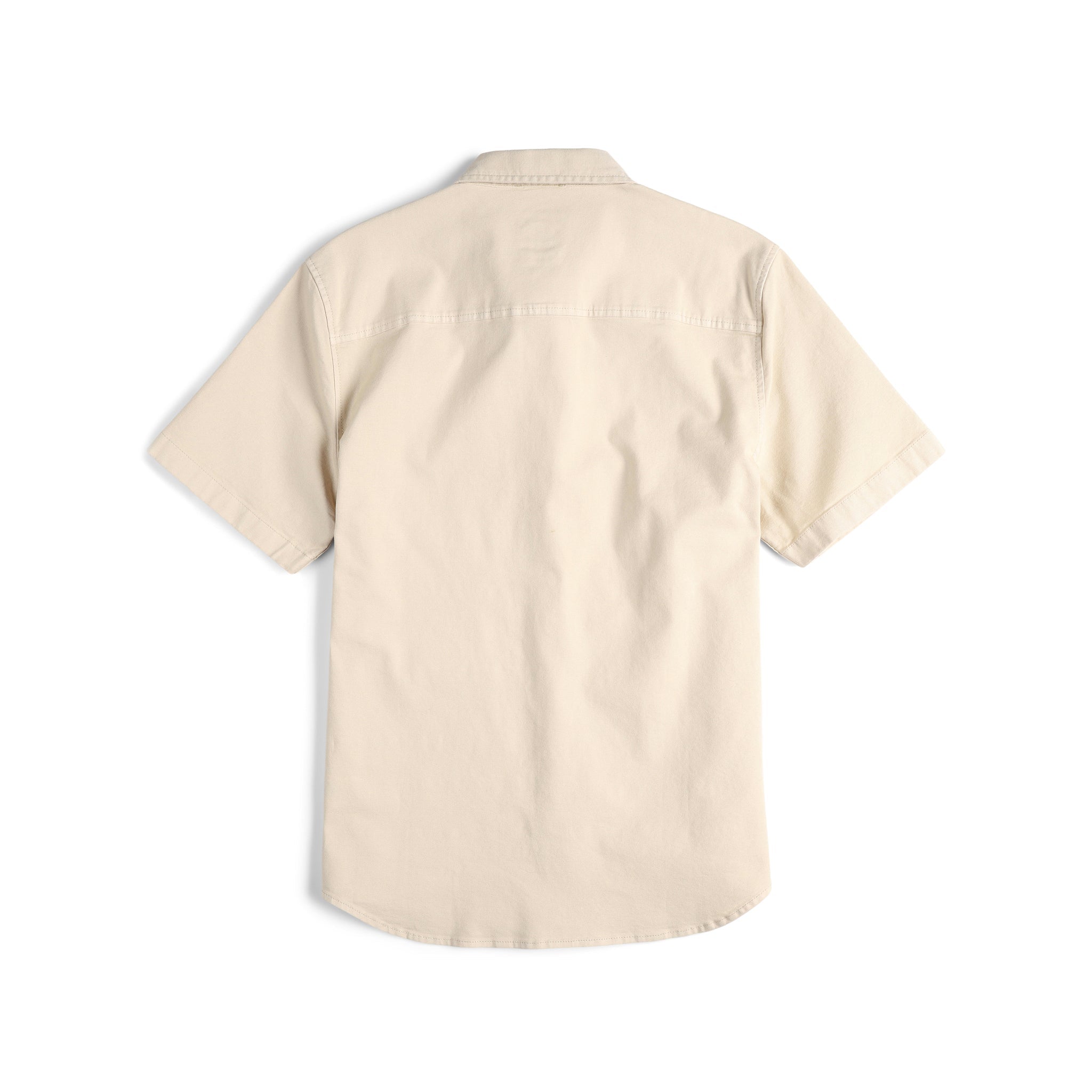 Rückansicht des Topo Designs Herren Short Sleeve 100% Bio-Baumwolle button up Dirt Shirt in "Sand" weiß.