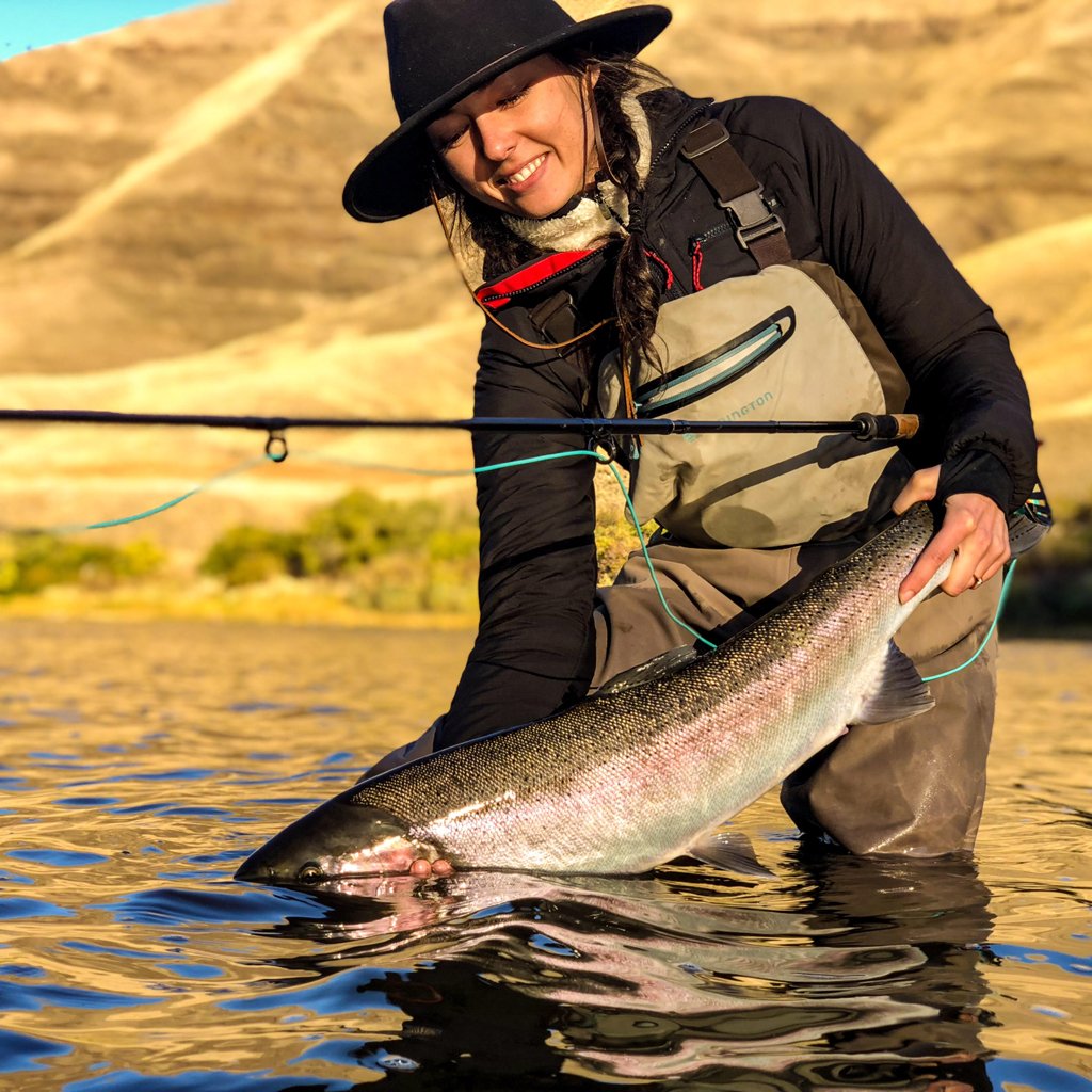 Persistance et patience dans la pêche au harpon de la truite arc-en-ciel