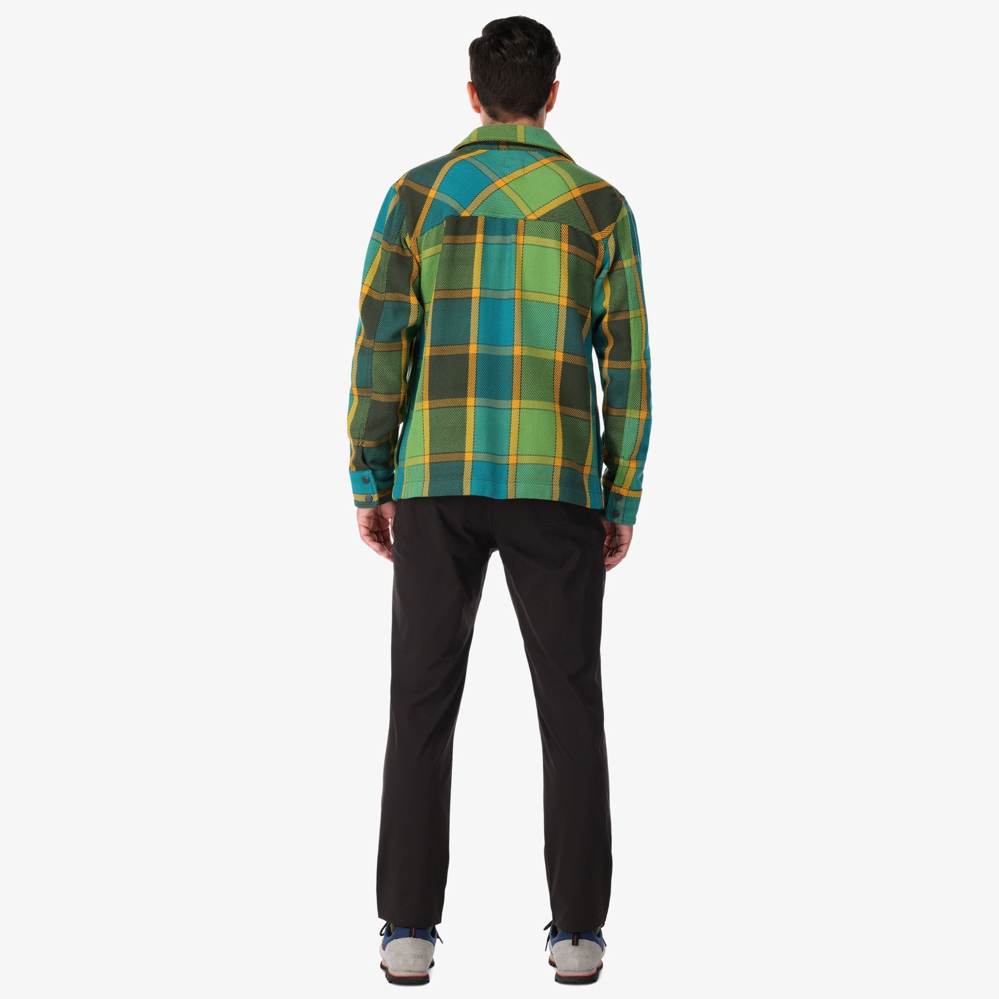 Dos de la Chemise  Topo Designs Hommes Mountain Chemise Veste en Olive green gold plaid sur le modèle.