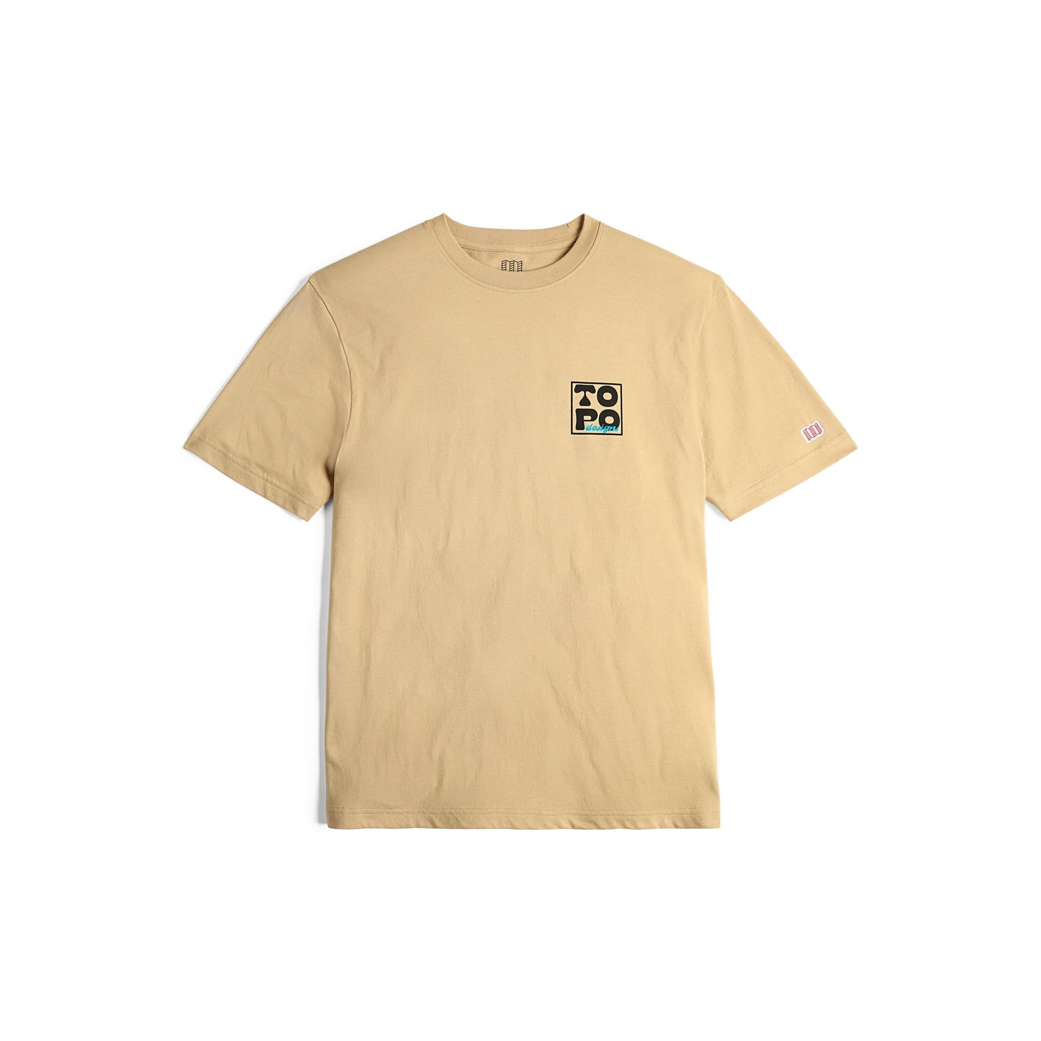 Vue de face du Tee-Shirt  Virtual Peak de Topo Designs - Hommes in "Sahara"